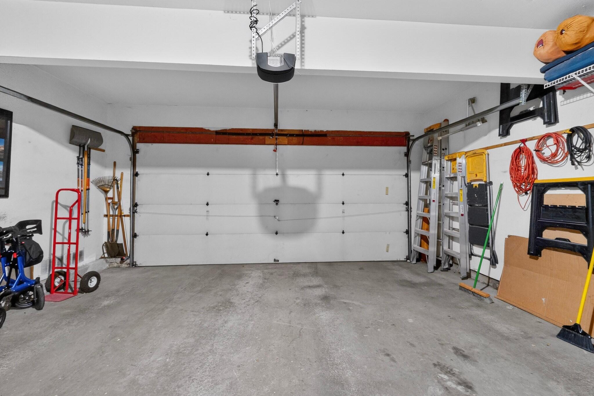 28 Westlake Drive NE
