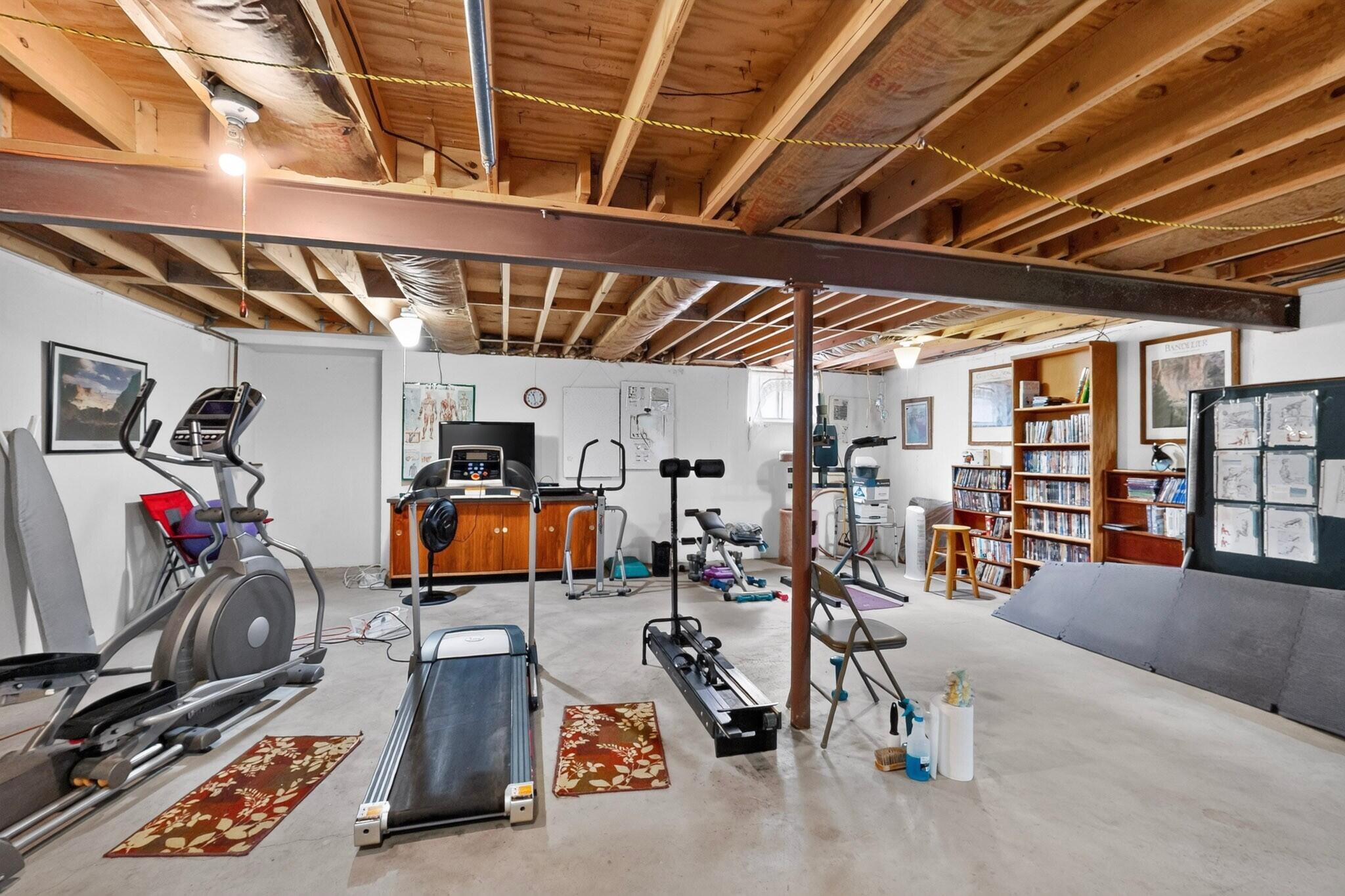 28 Westlake Drive NE