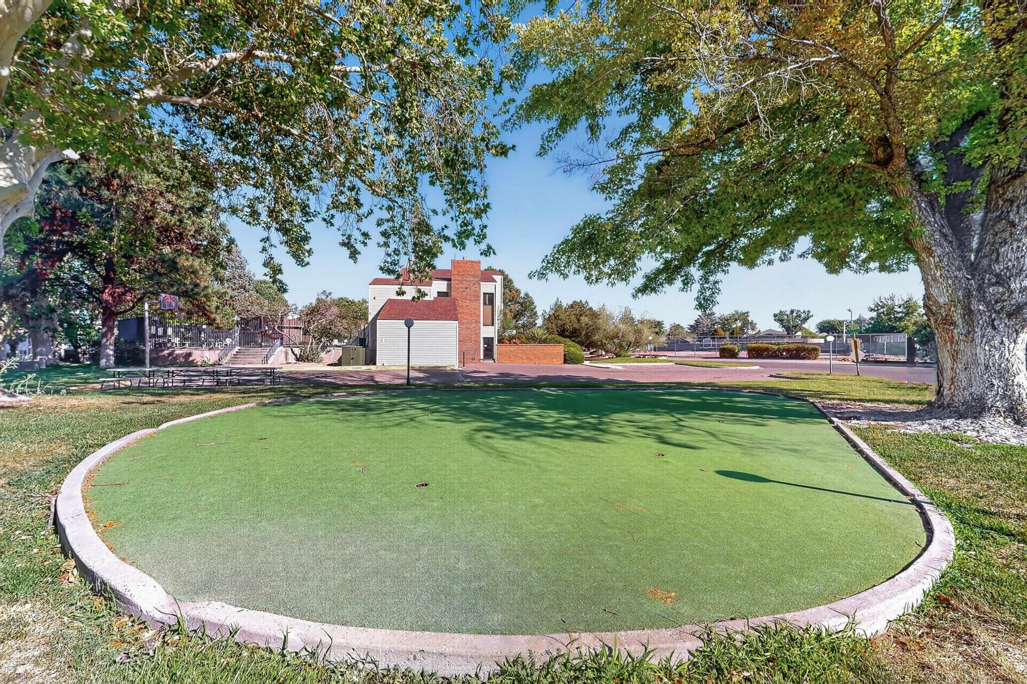 28 Westlake Drive NE