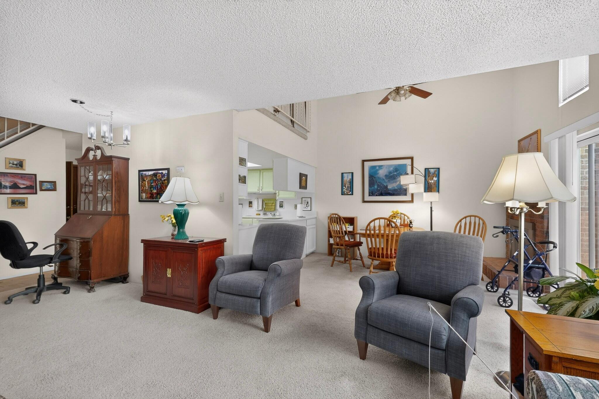 28 Westlake Drive NE