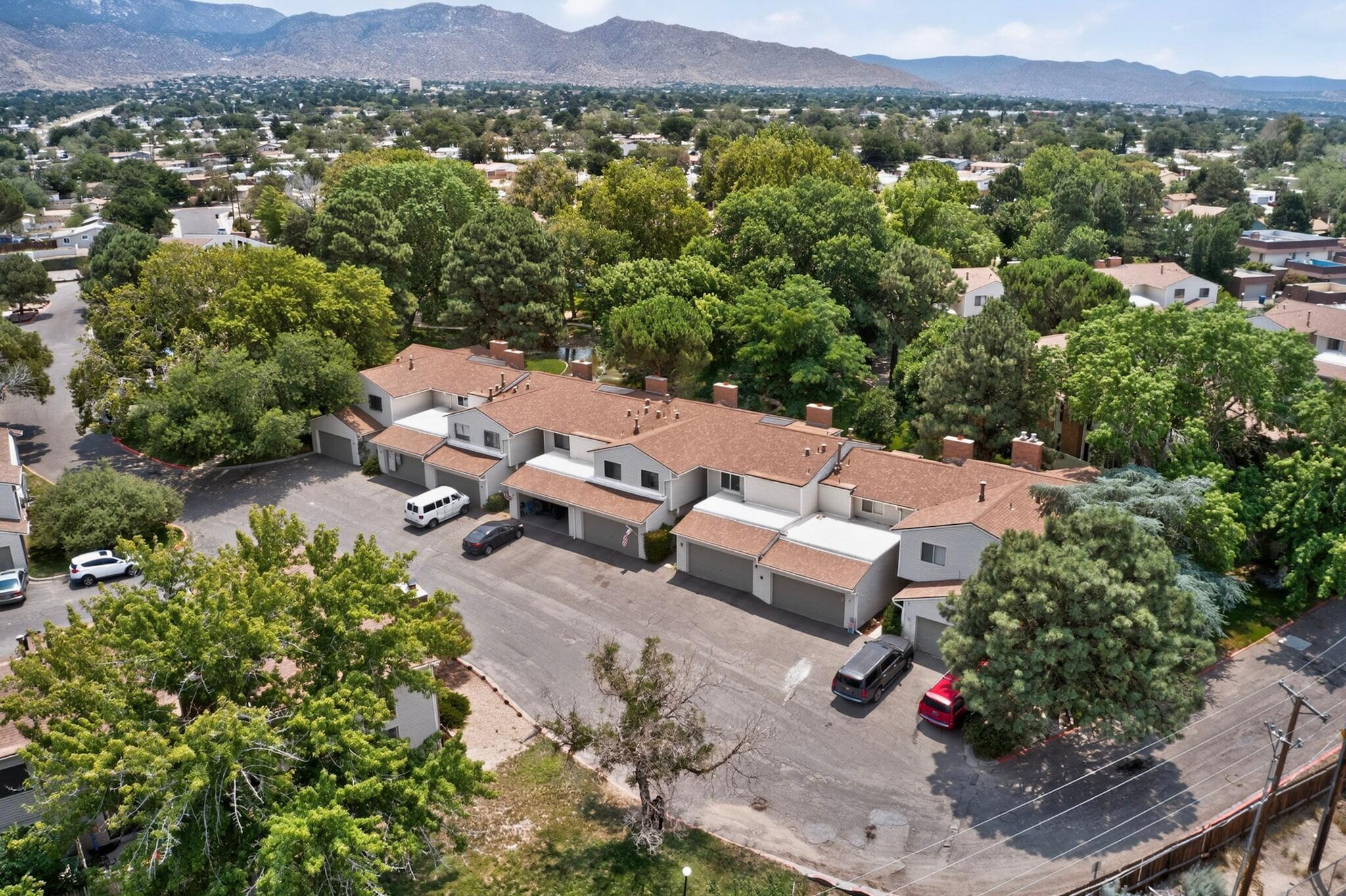 28 Westlake Drive NE