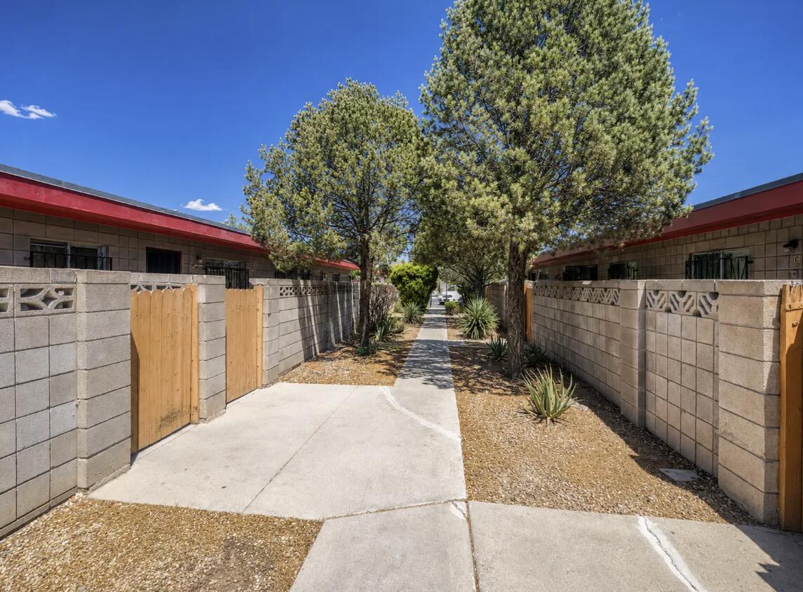 631 & 633 Mesilla Street SE
