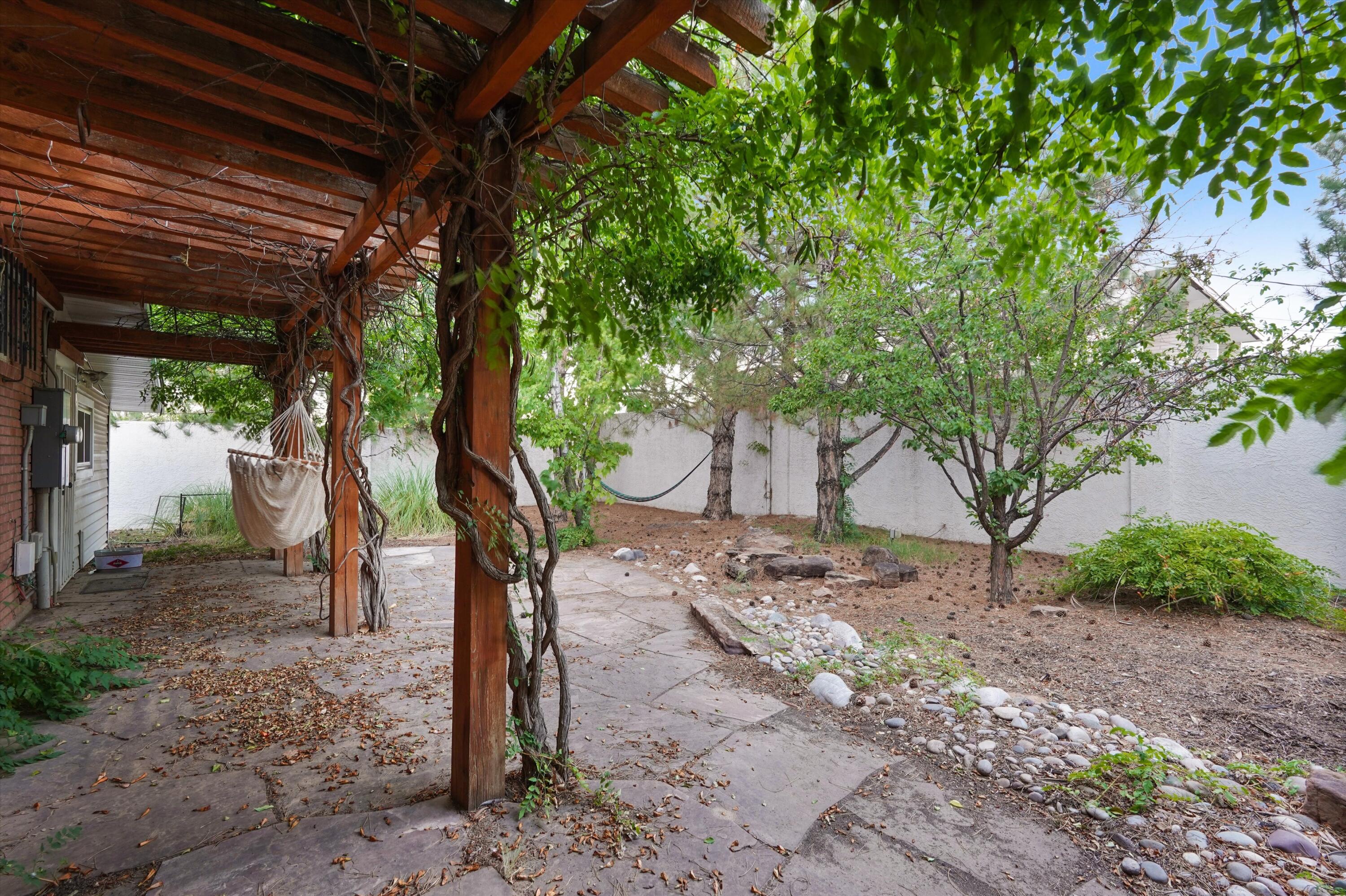 400 Sierra Drive SE