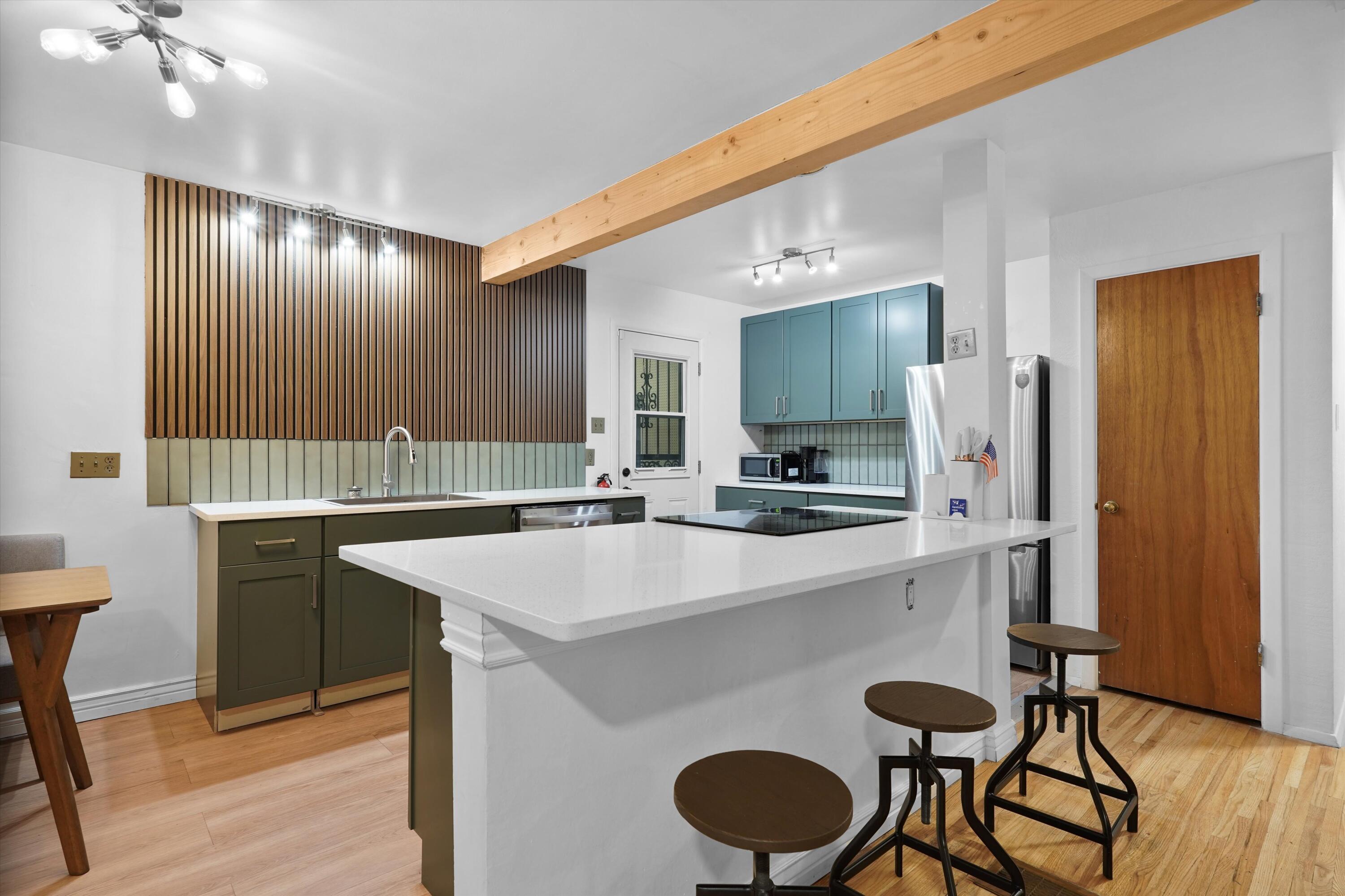 400 Sierra Drive SE