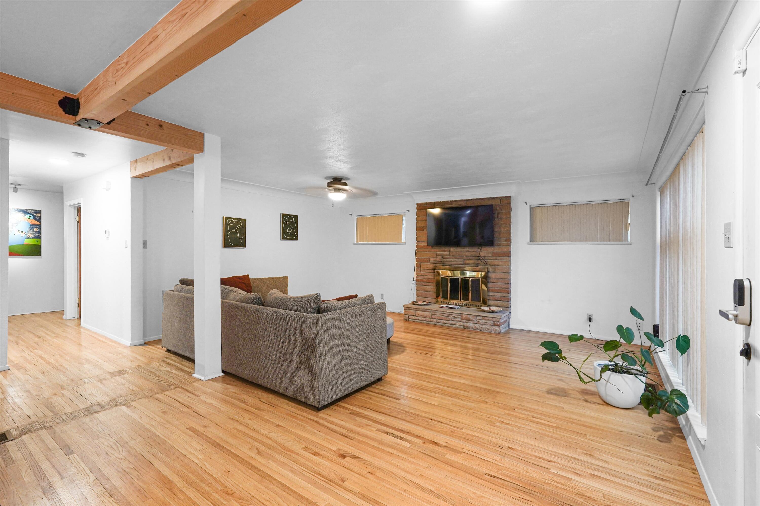 400 Sierra Drive SE