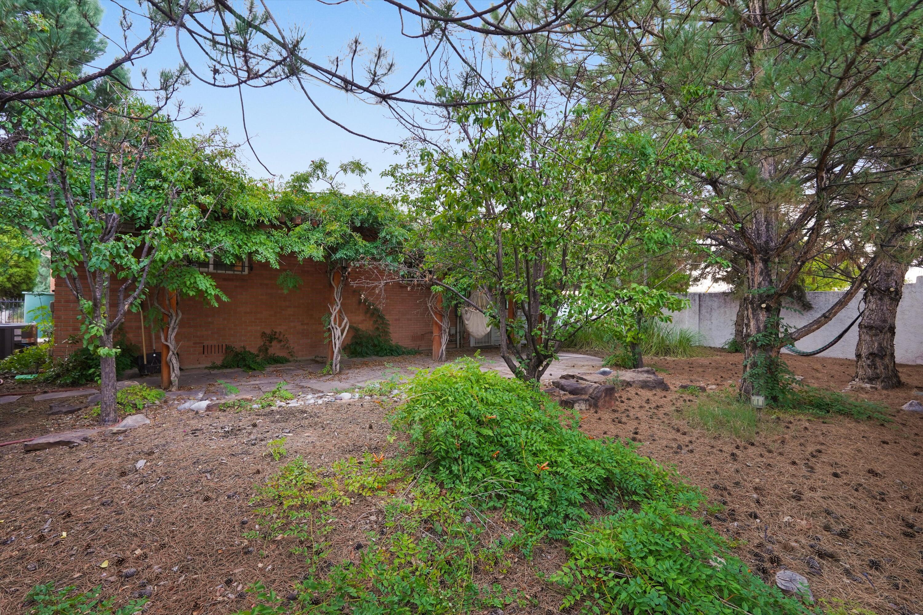 400 Sierra Drive SE