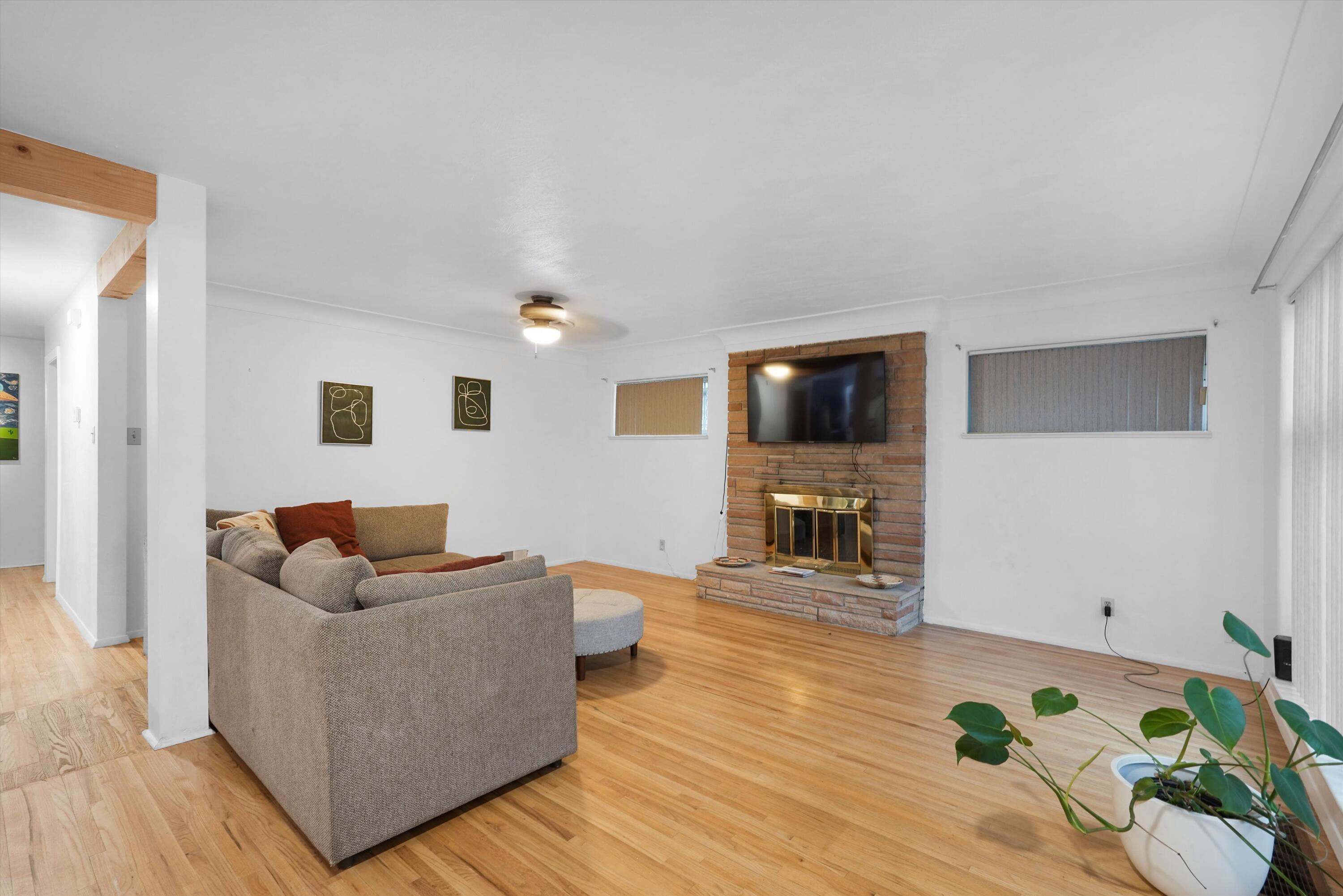 400 Sierra Drive SE