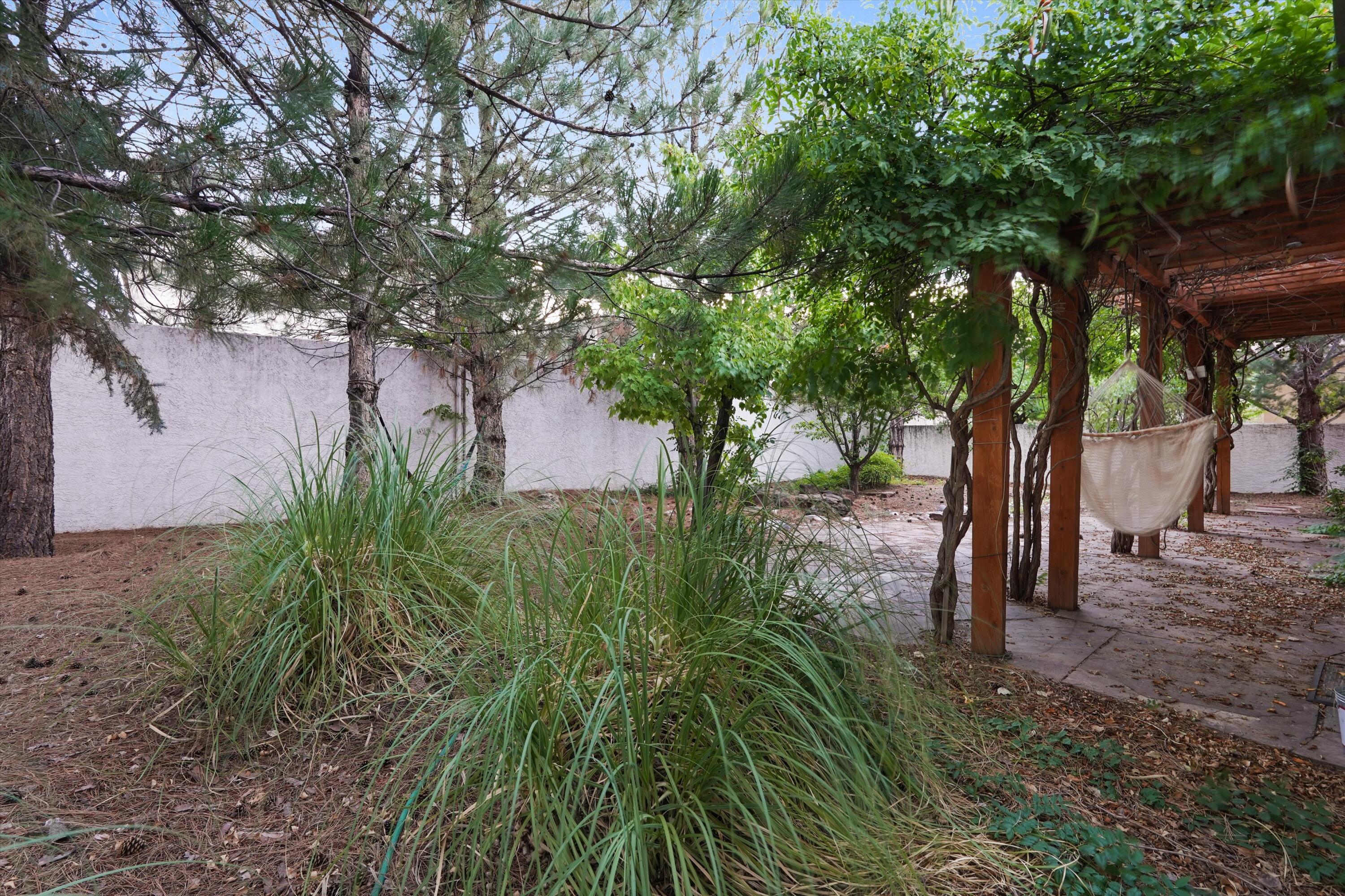 400 Sierra Drive SE