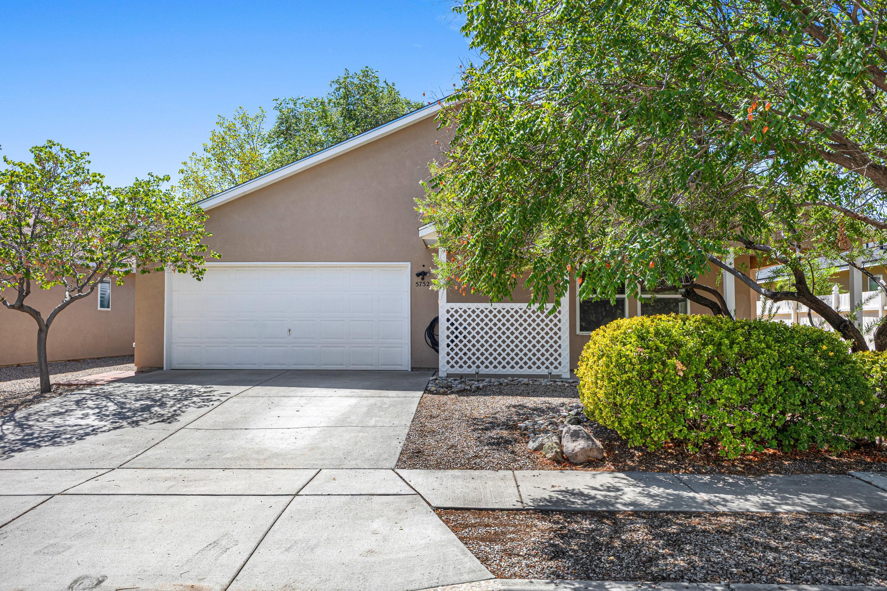 5752 Pinon Flats Road NW