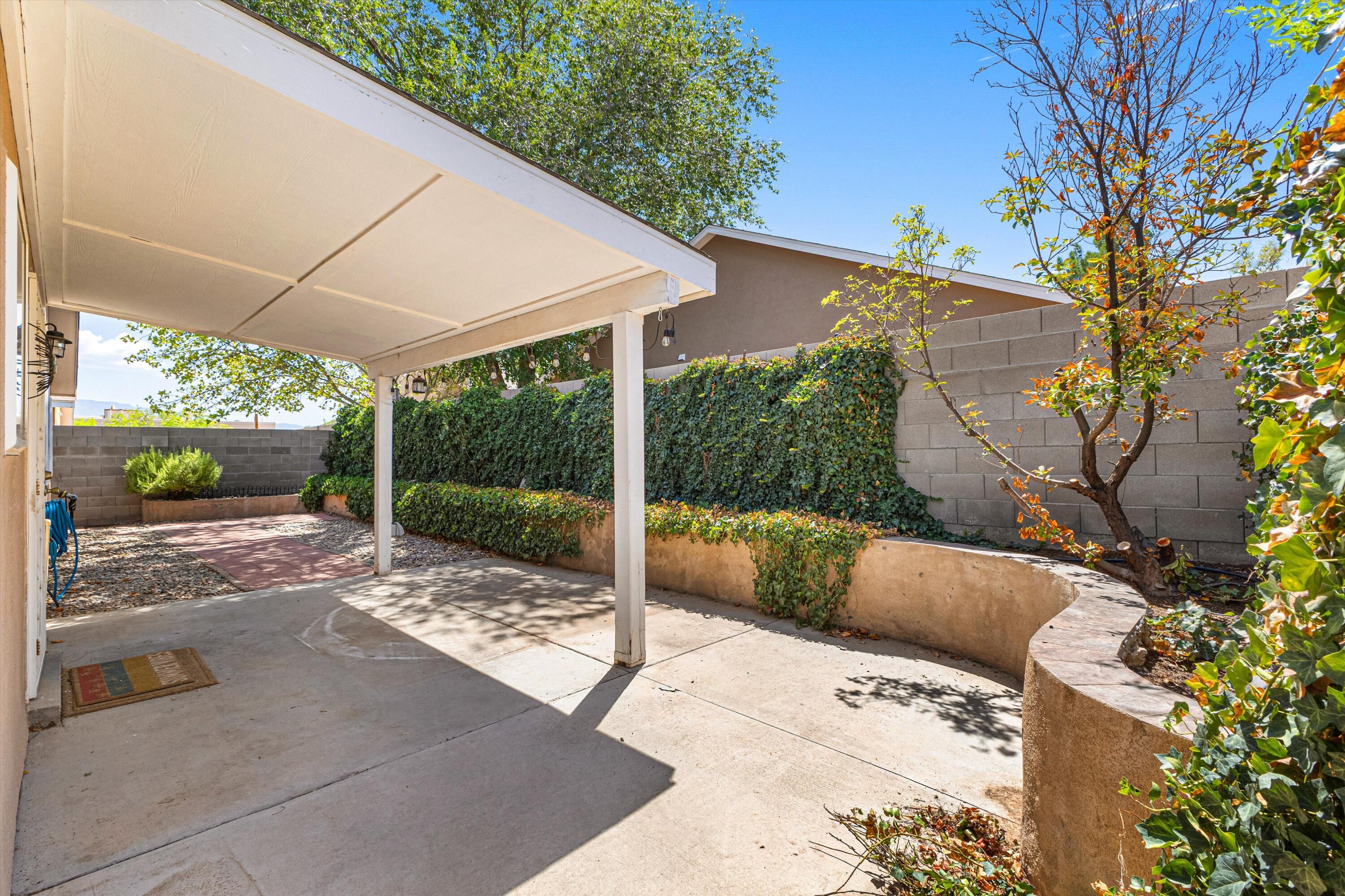 5752 Pinon Flats Road NW