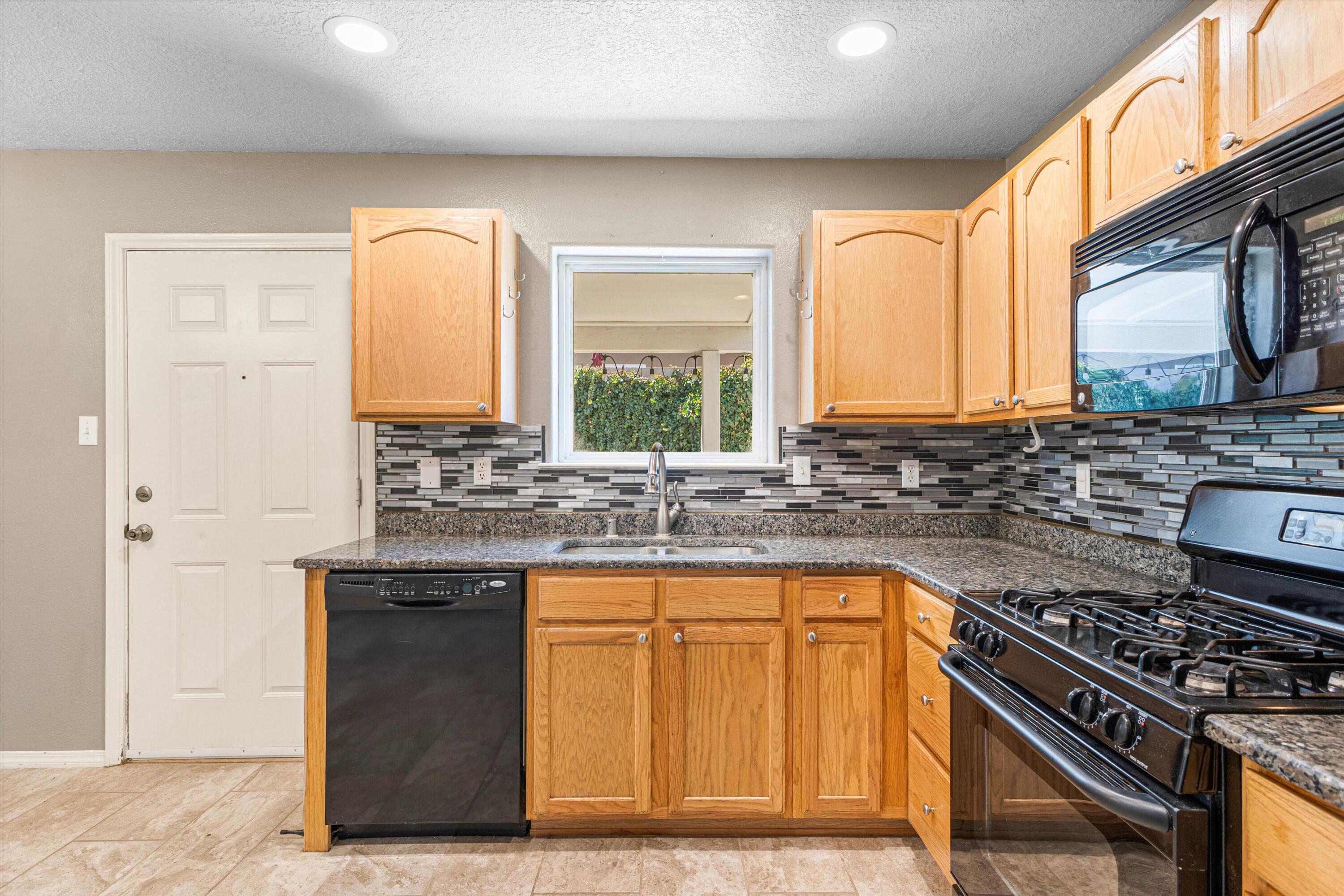5752 Pinon Flats Road NW