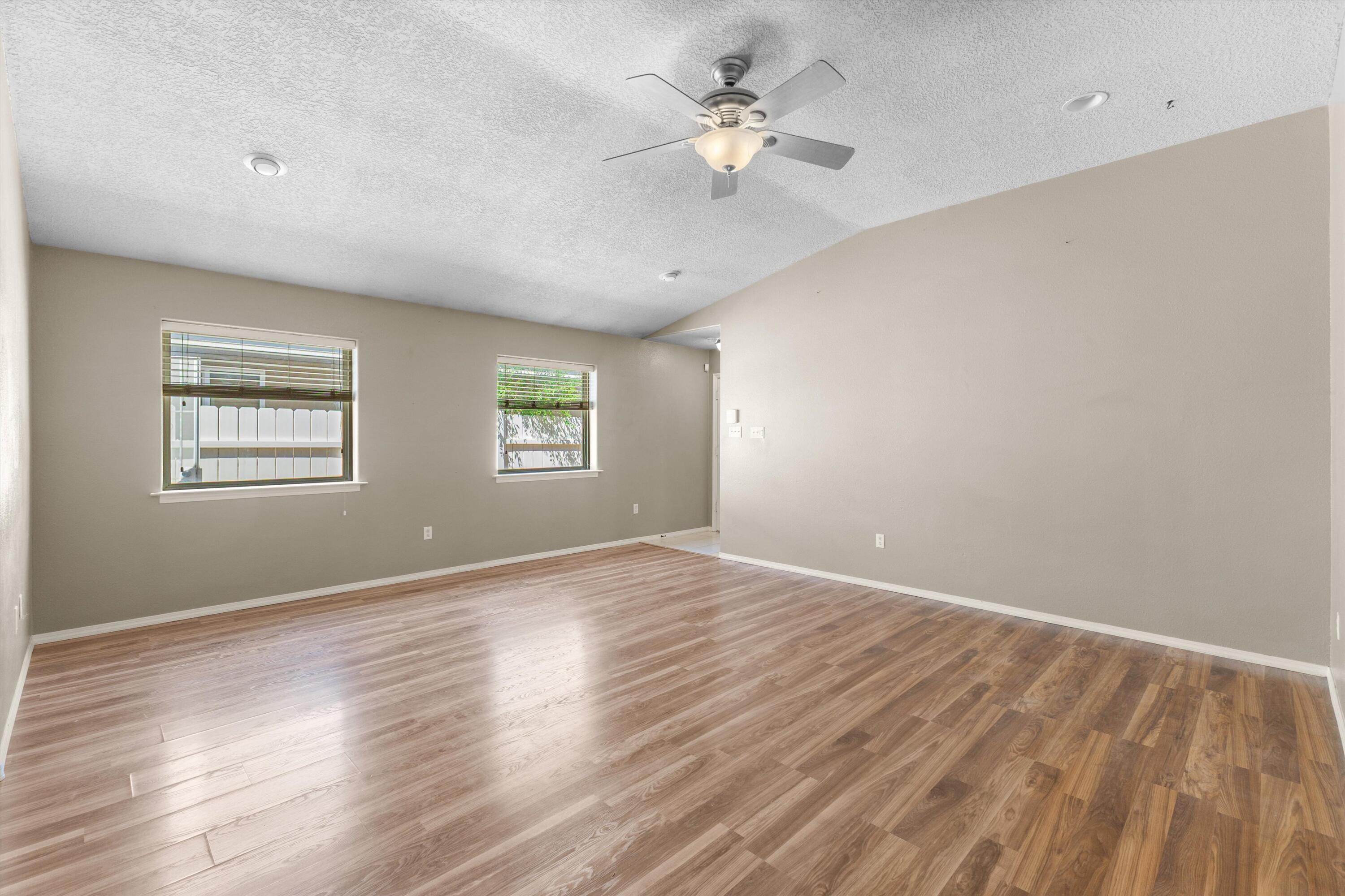5752 Pinon Flats Road NW