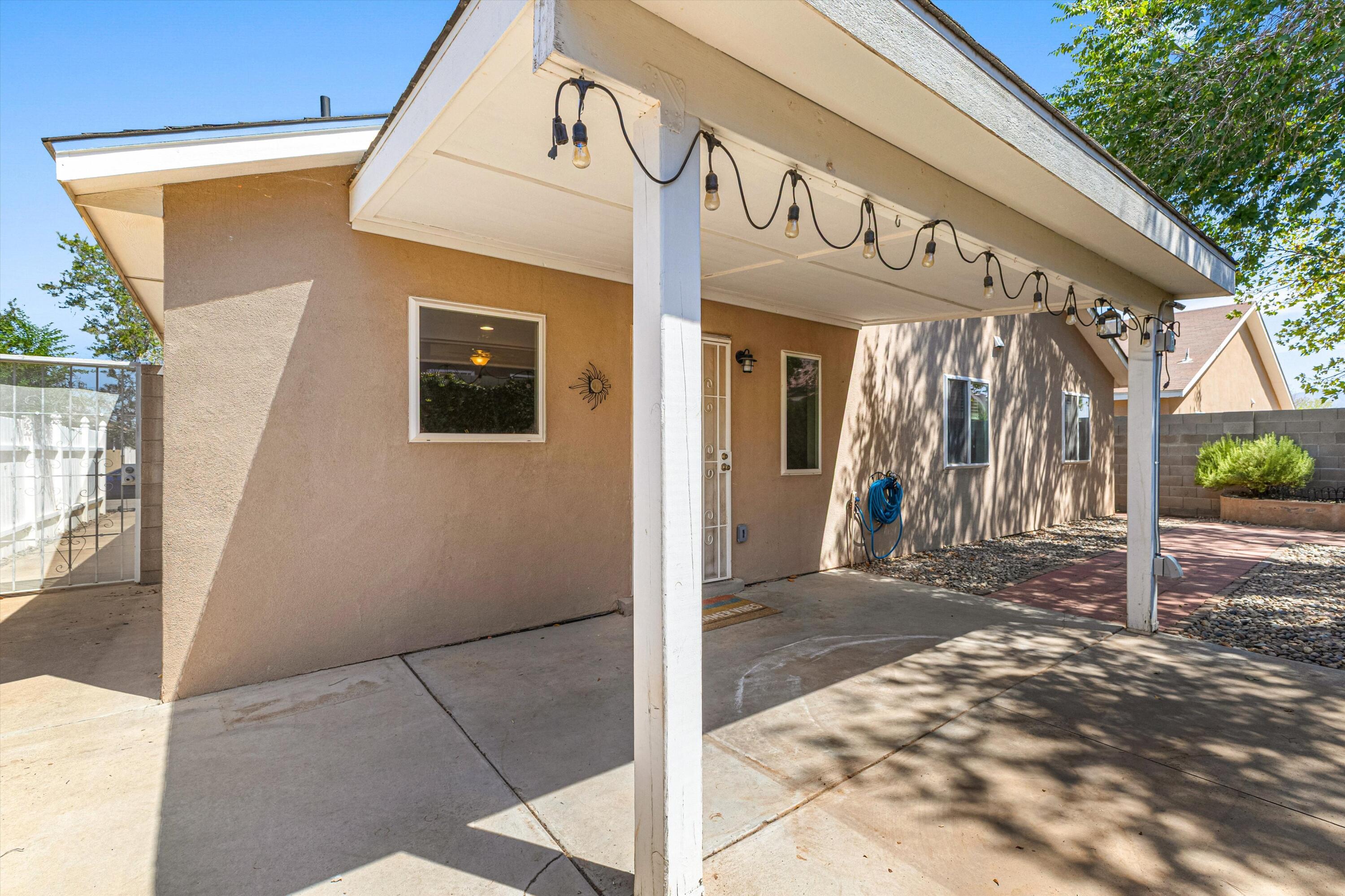 5752 Pinon Flats Road NW