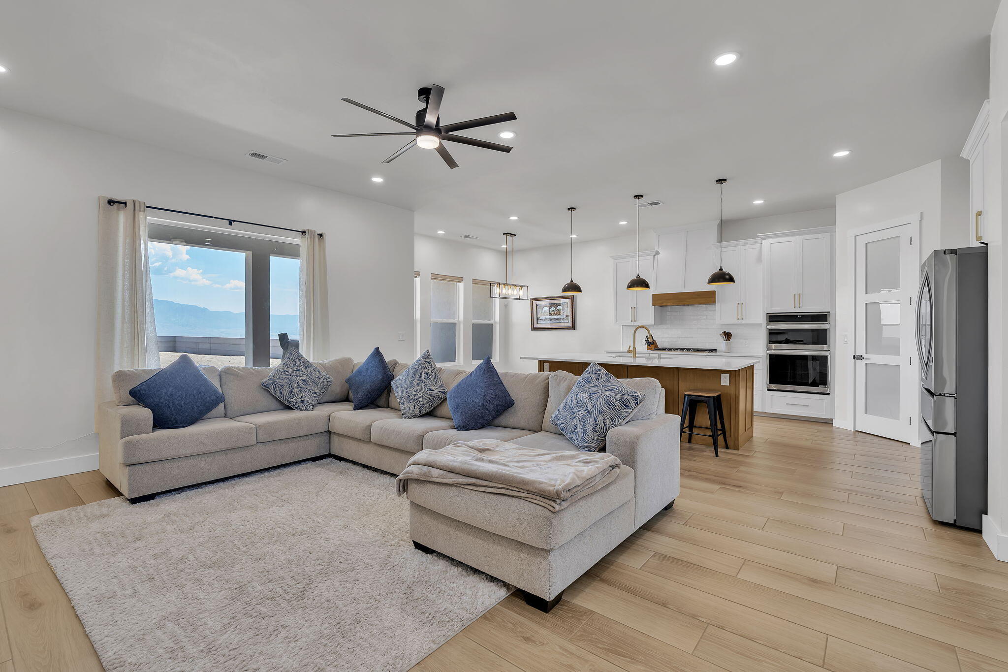 324 2nd Street NE