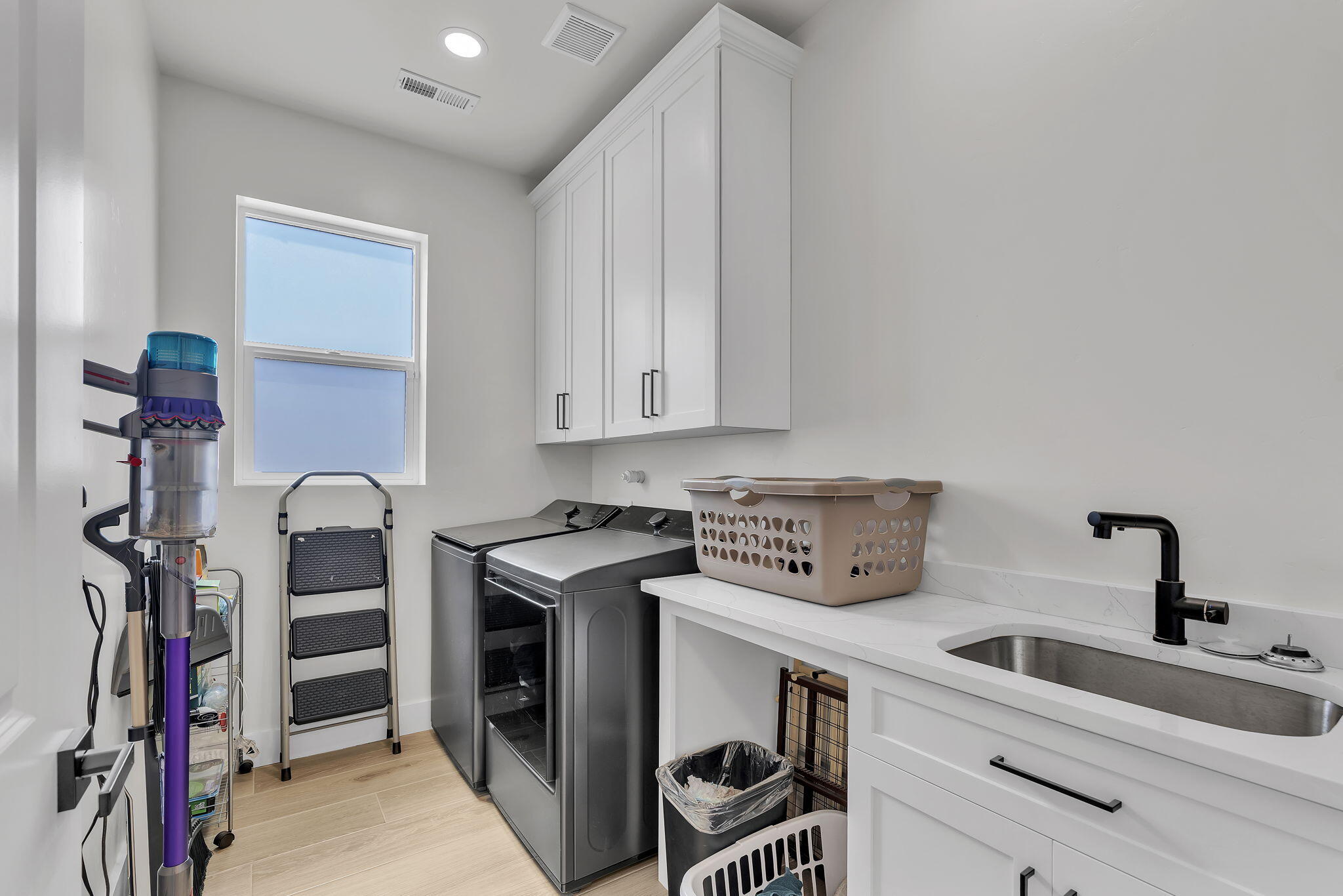 324 2nd Street NE