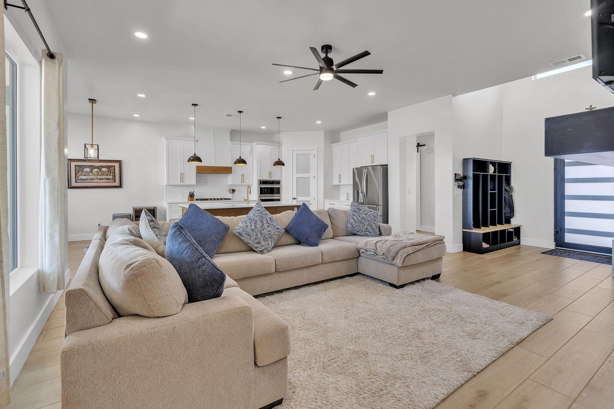 324 2nd Street NE