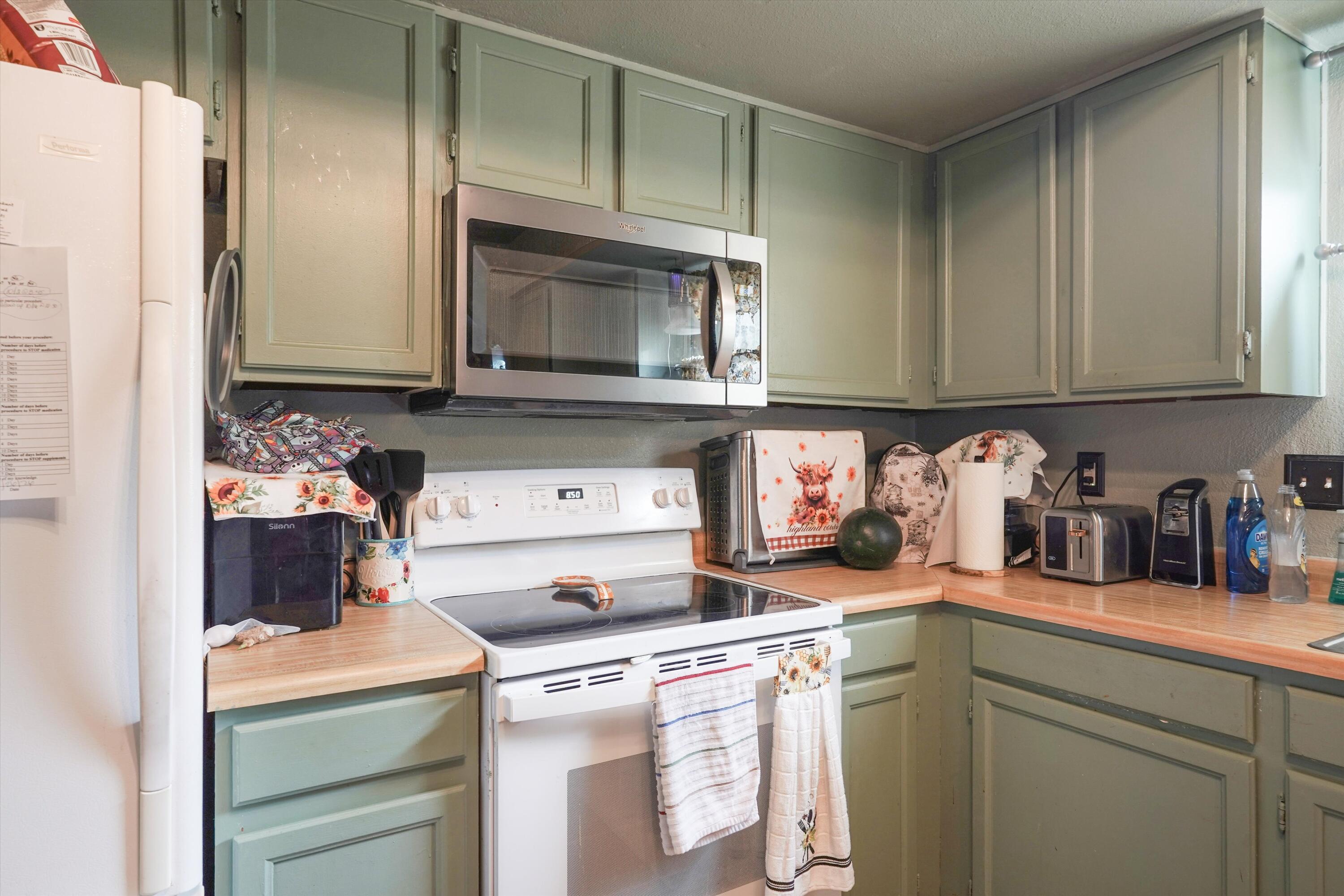 451 Stallion Road SE