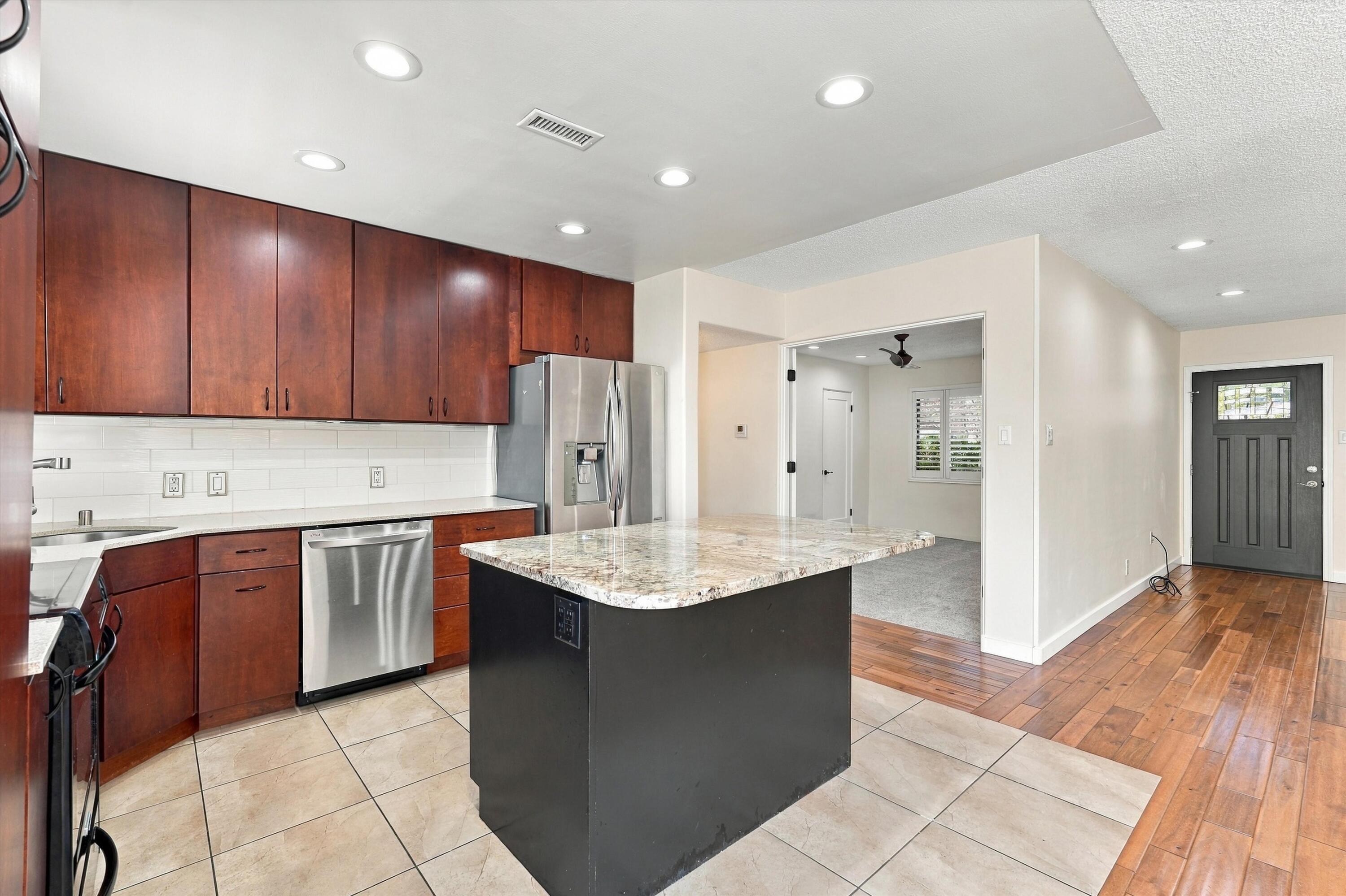 2102 Hendola Drive NE
