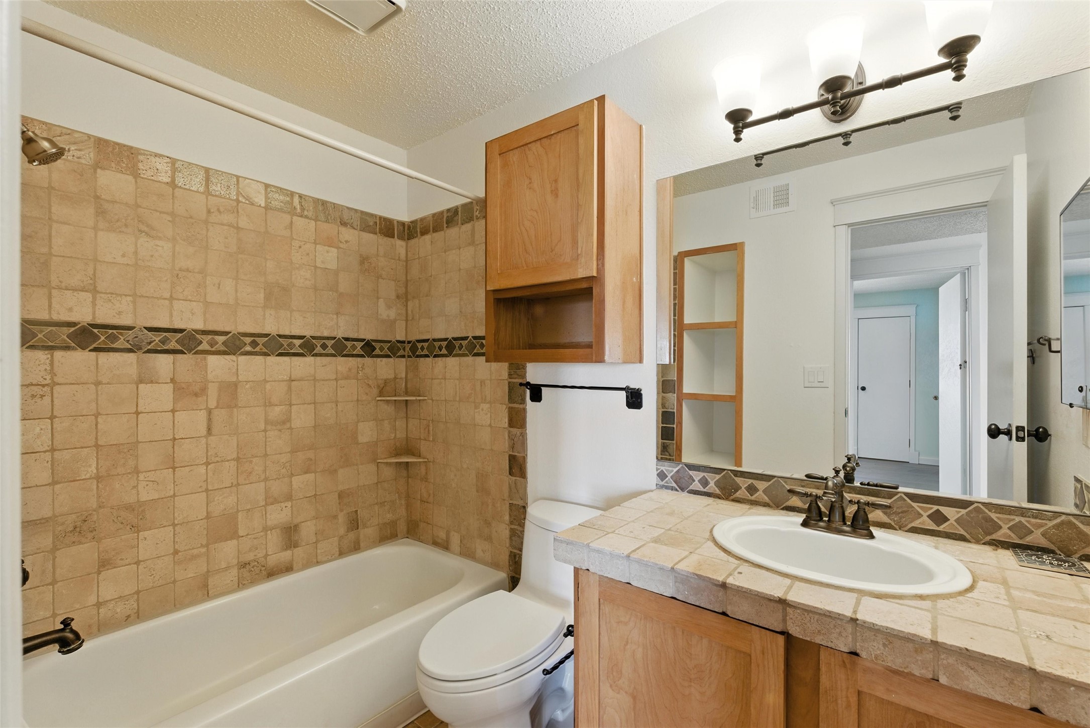 2501 Zia Road W 8-204