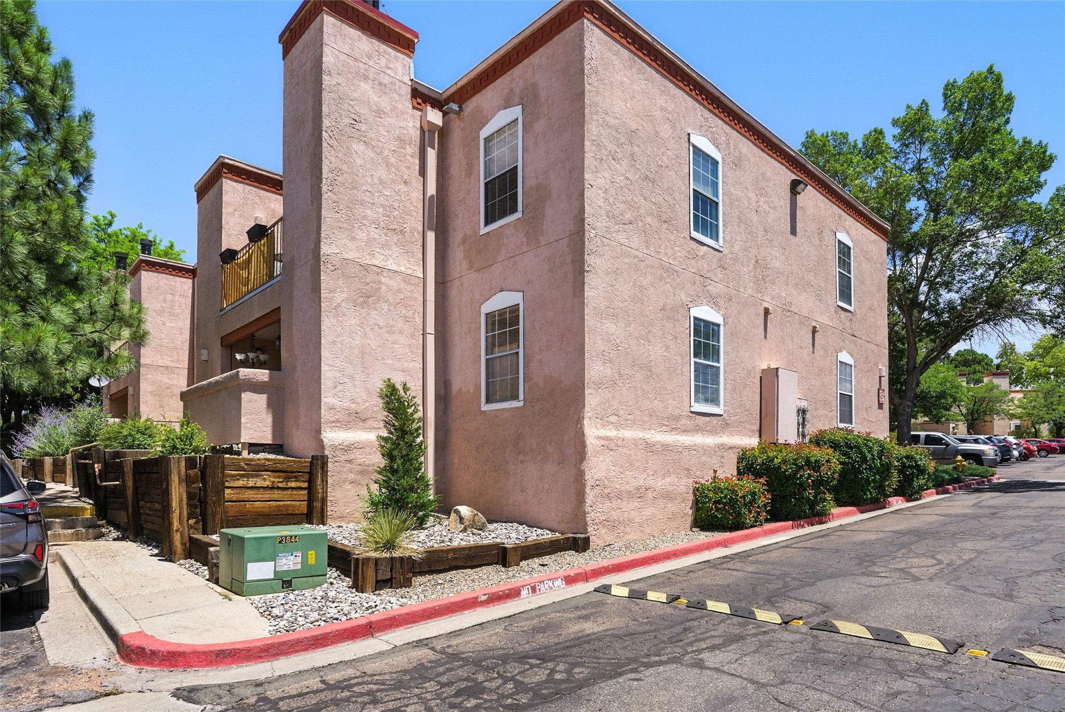 2501 Zia Road W 8-204