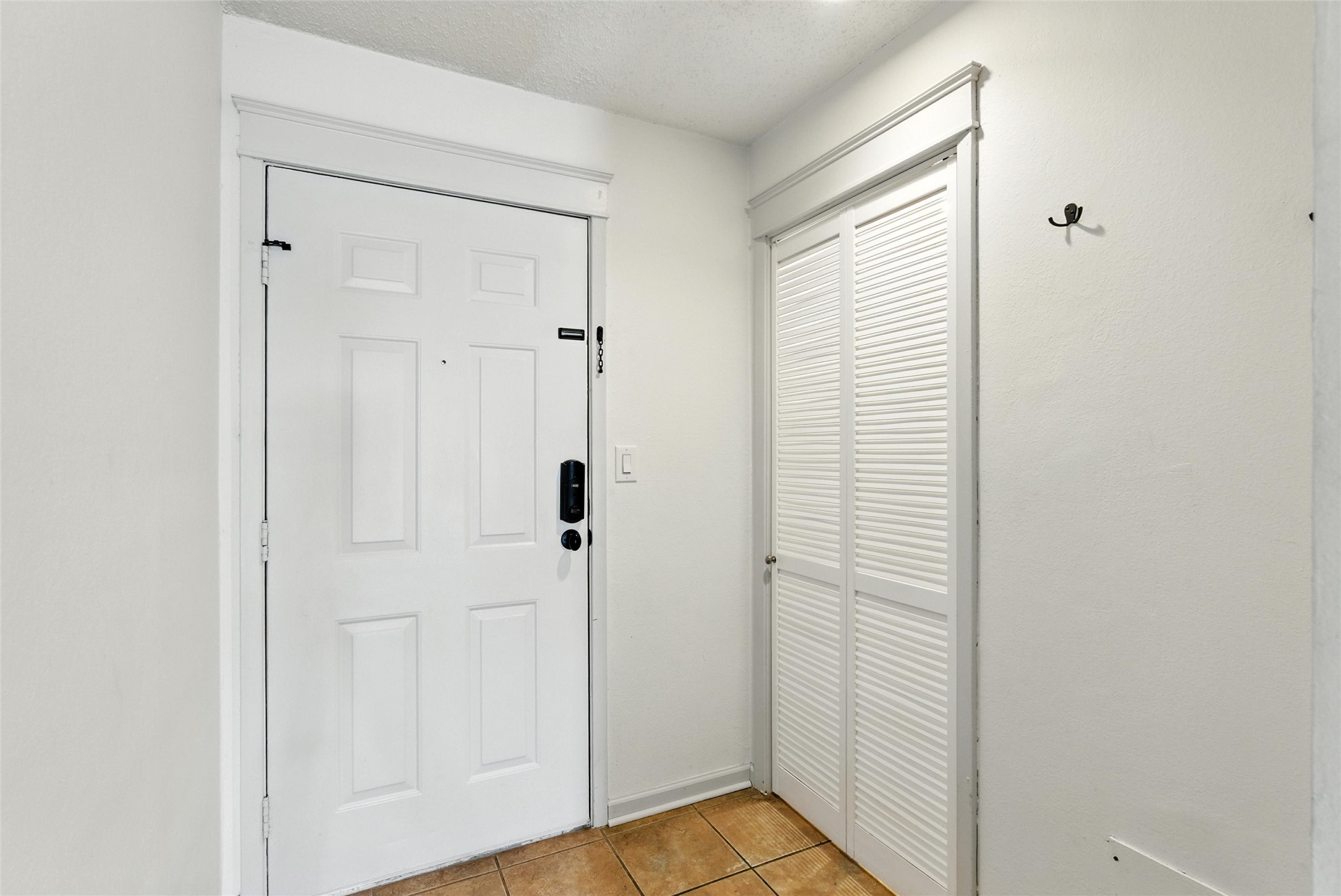 2501 Zia Road W 8-204