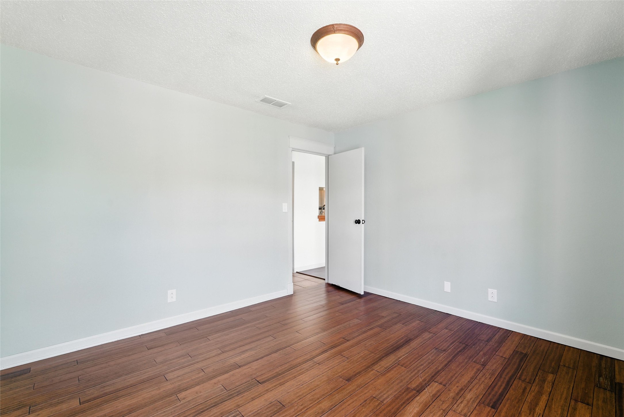 2501 Zia Road W 8-204