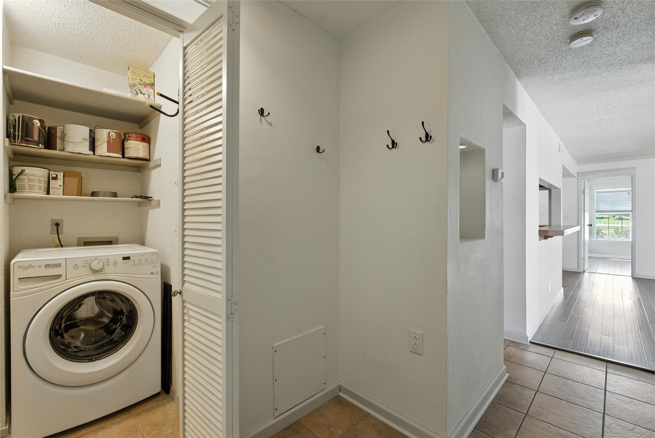 2501 Zia Road W 8-204