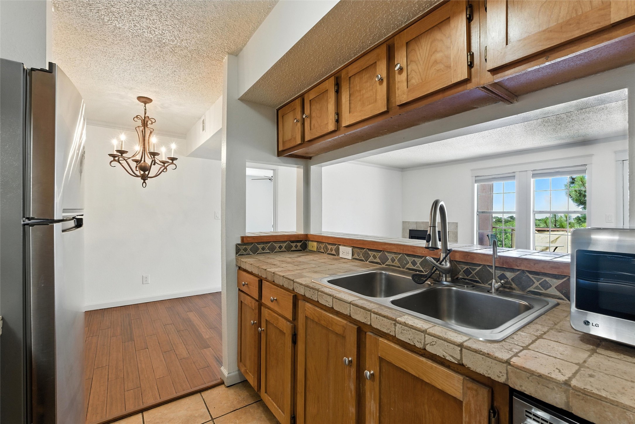2501 Zia Road W 8-204