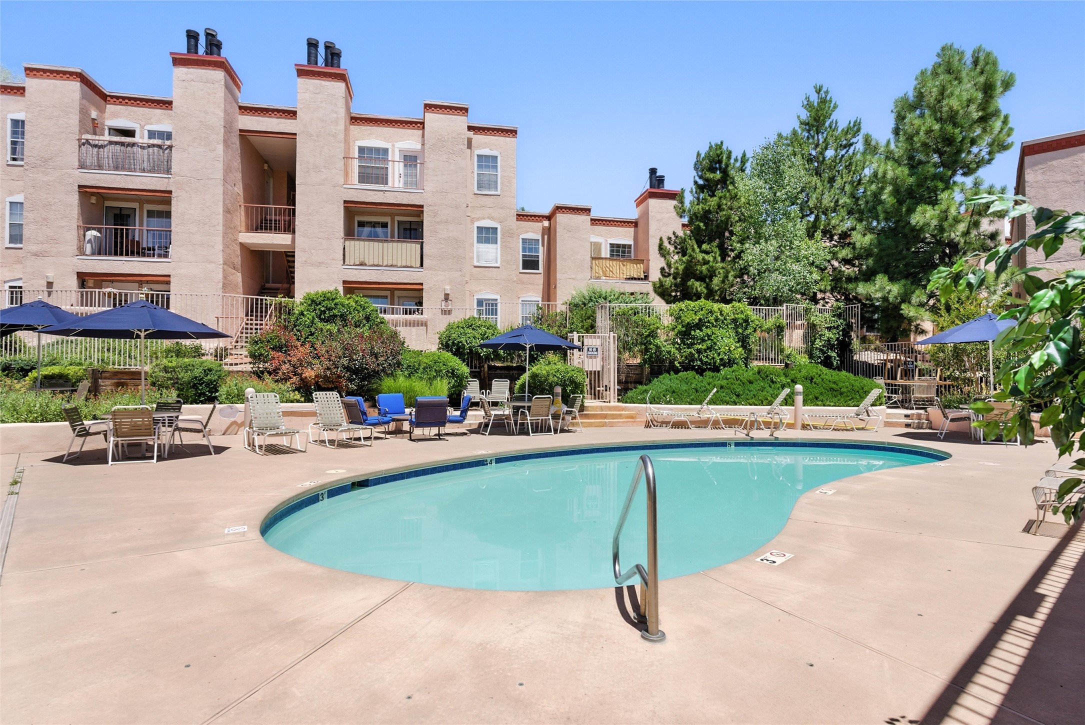 2501 Zia Road W 8-204