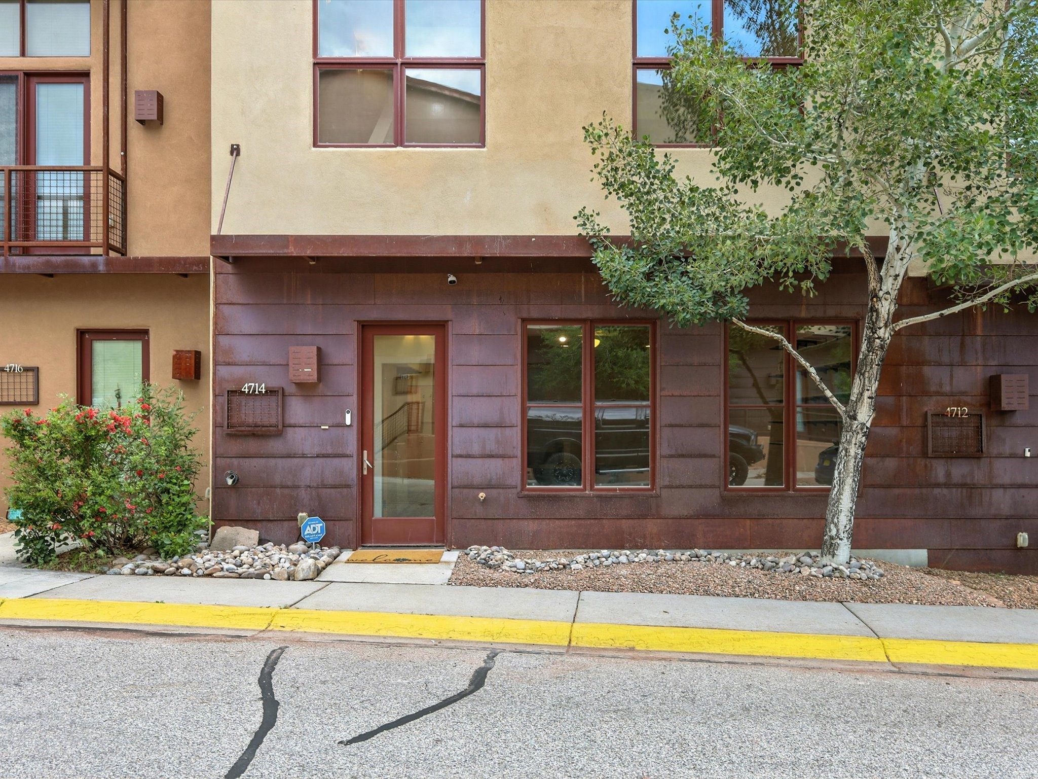 4714 Quemazon Place