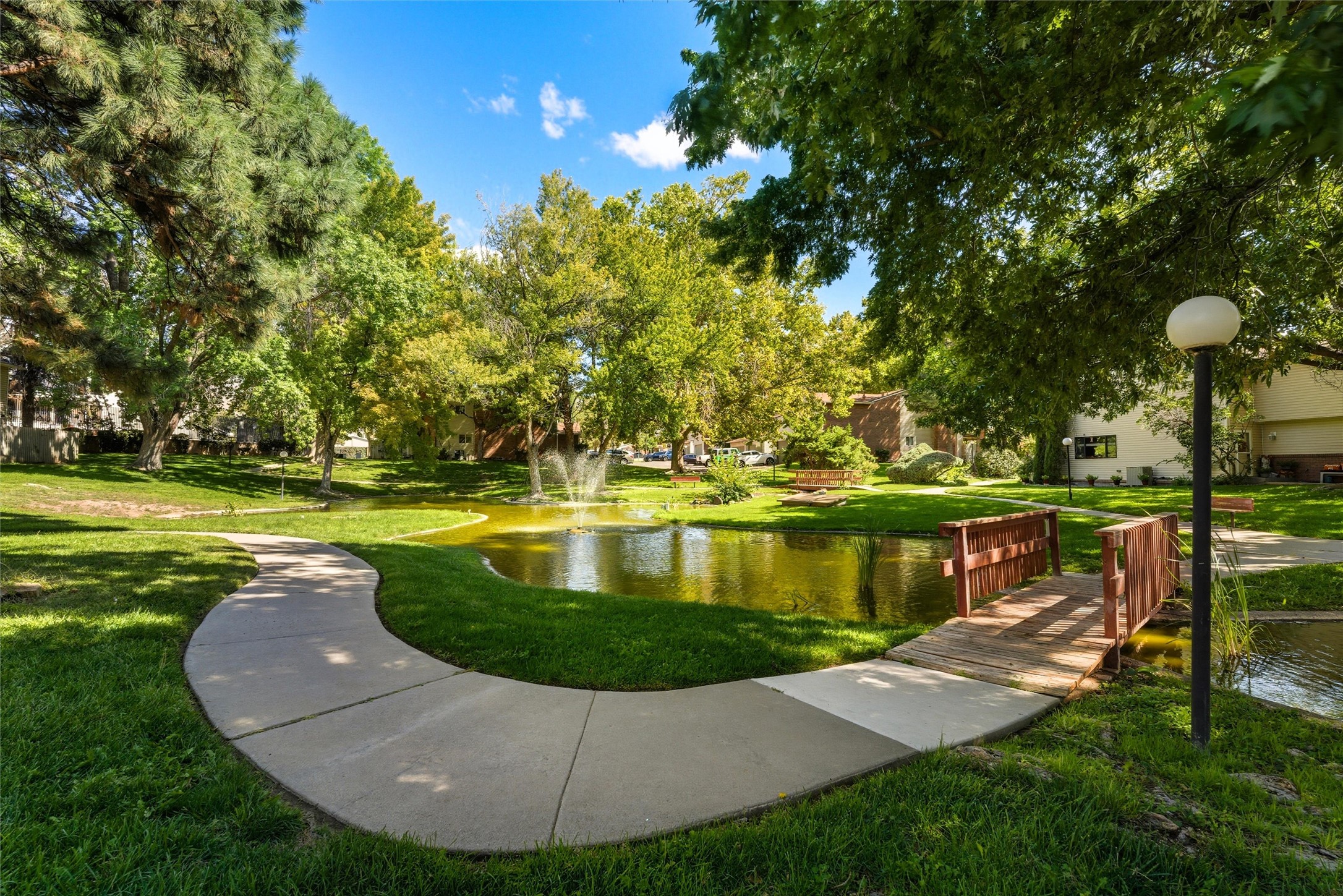 32 Lakeshore Drive NE