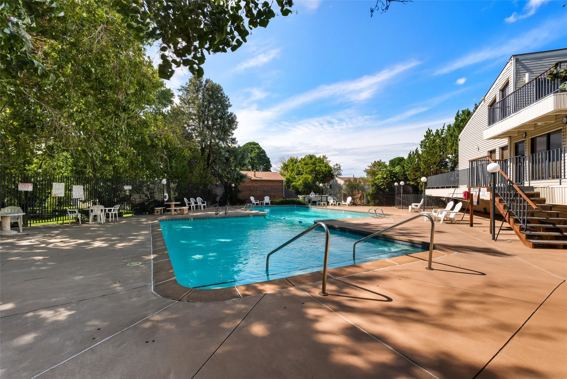 32 Lakeshore Drive NE