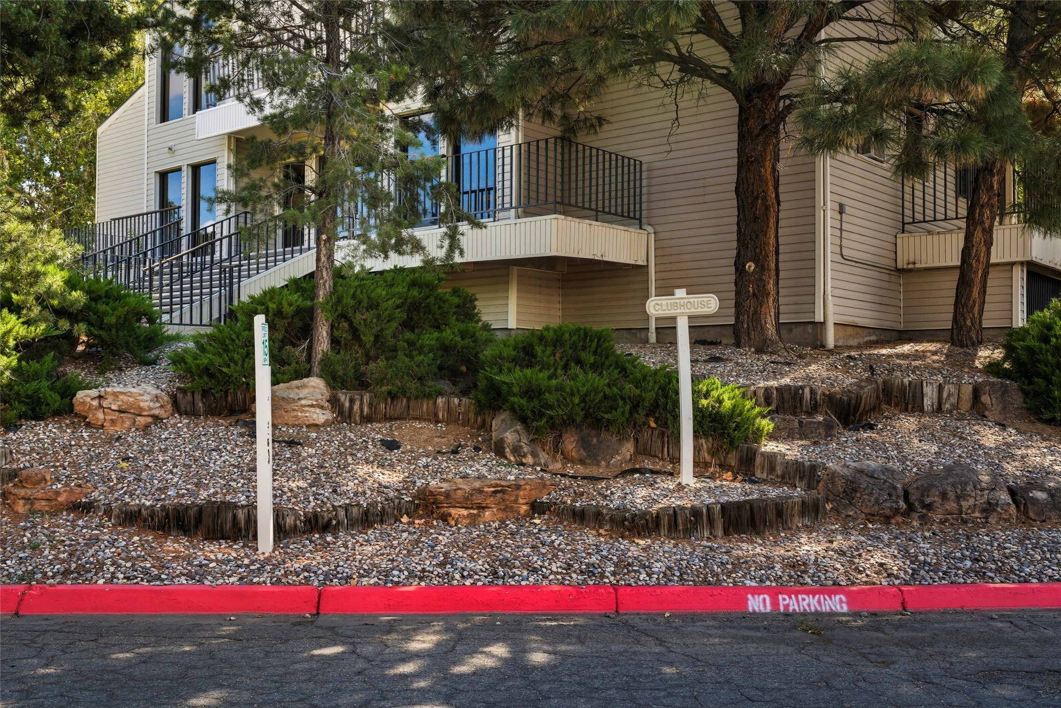 32 Lakeshore Drive NE