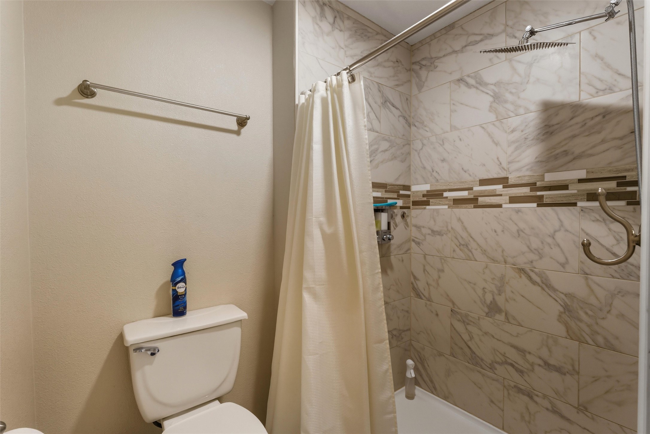 32 Lakeshore Drive NE