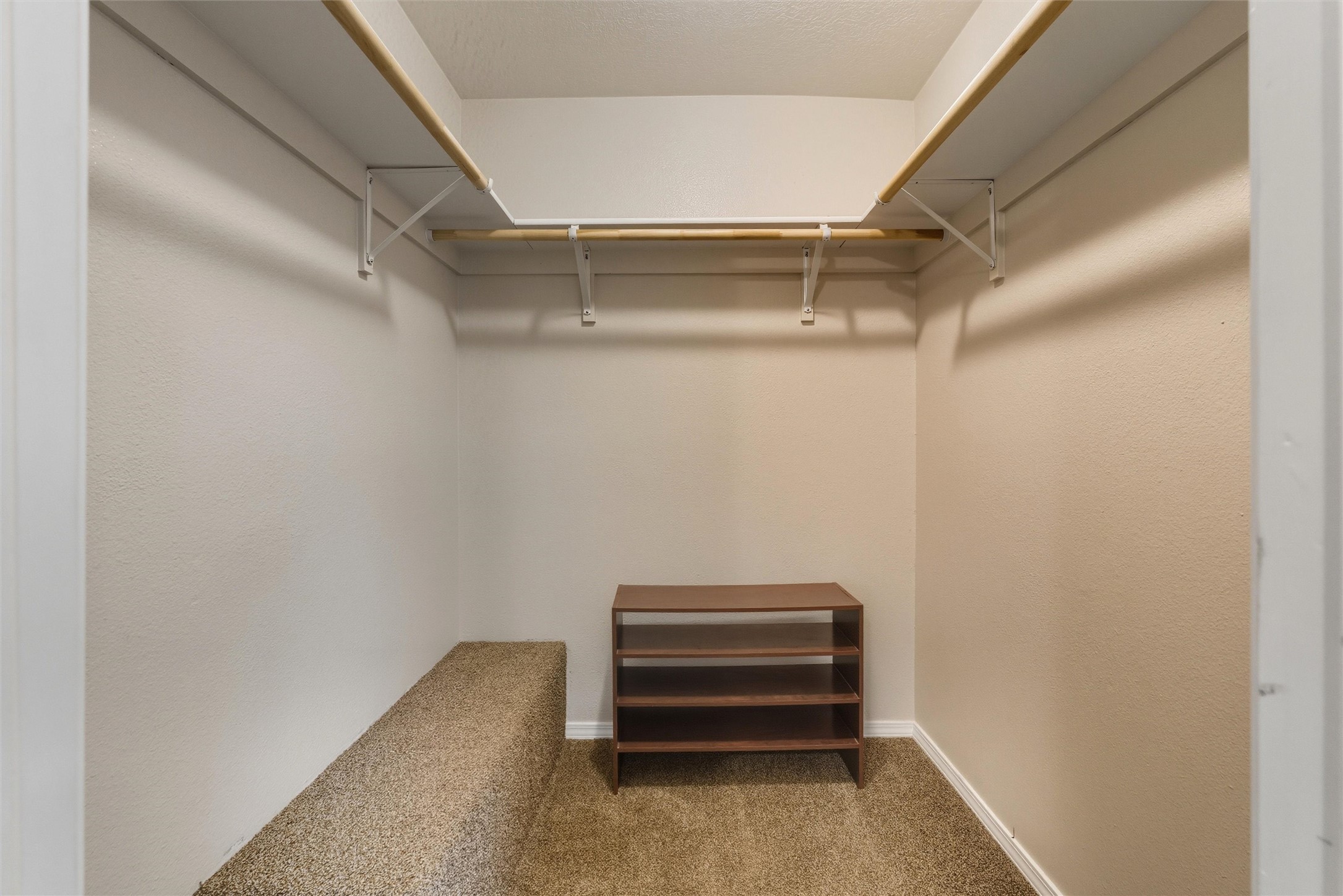 32 Lakeshore Drive NE