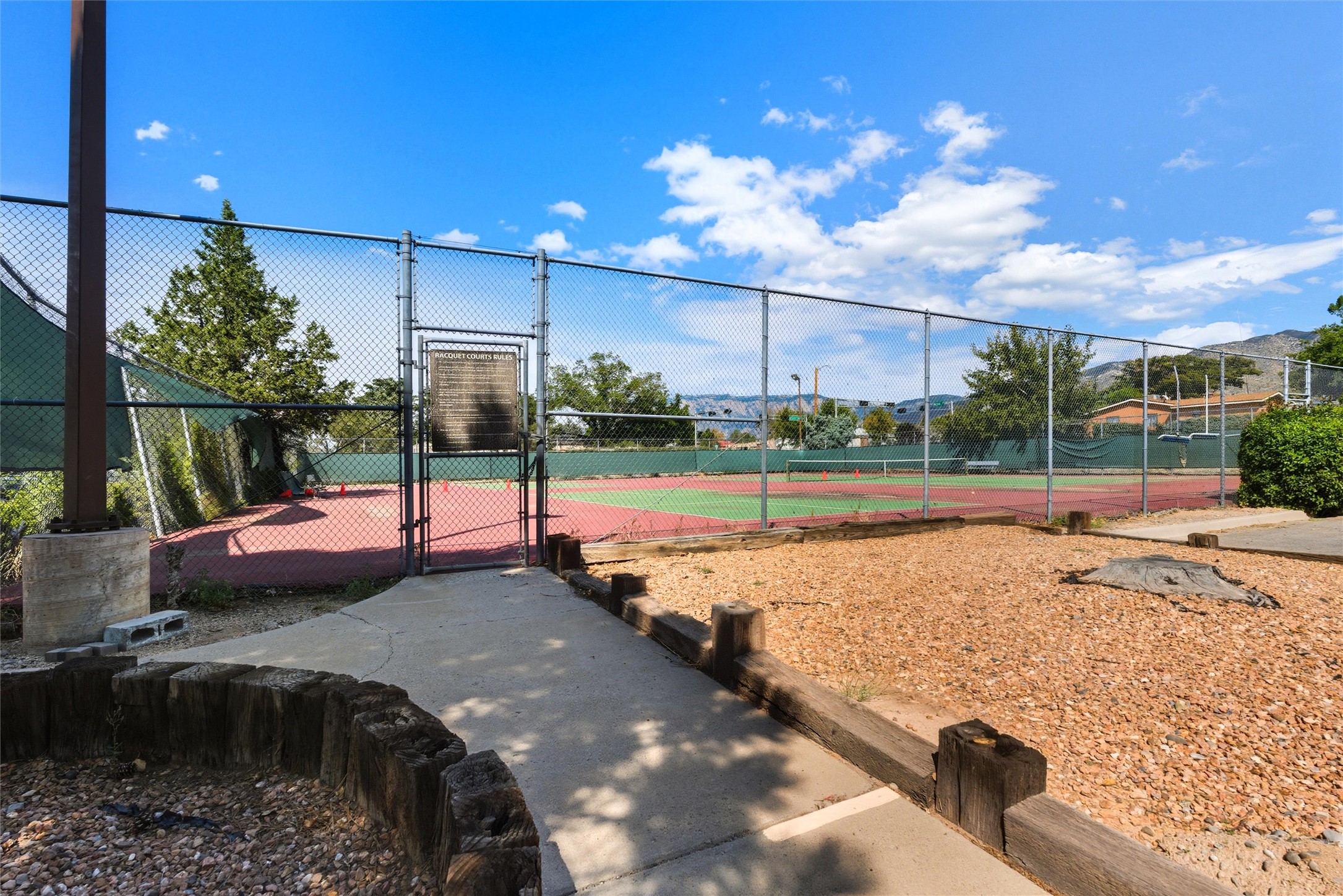 32 Lakeshore Drive NE