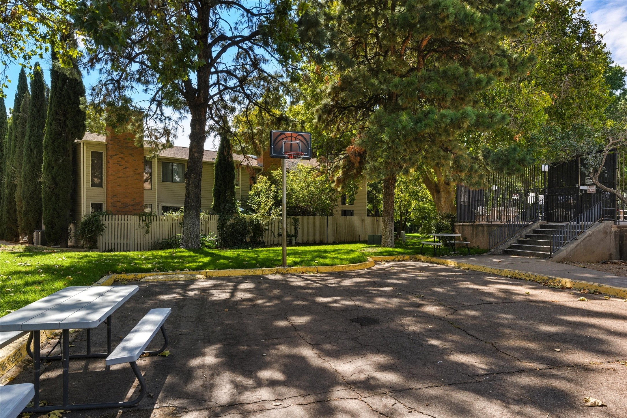 32 Lakeshore Drive NE