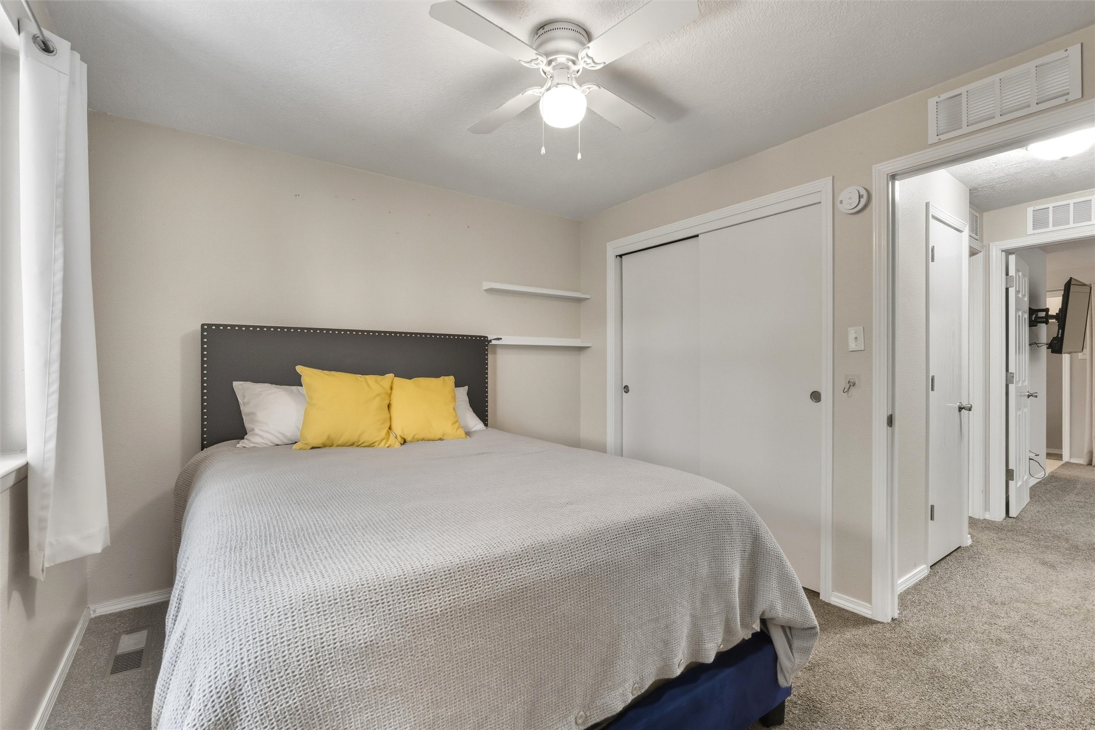 32 Lakeshore Drive NE