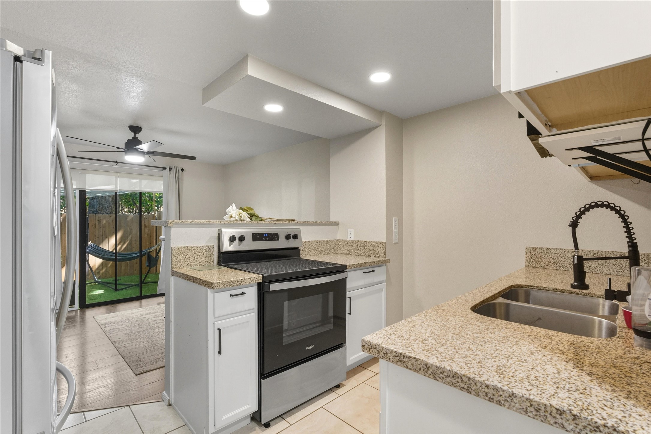 32 Lakeshore Drive NE