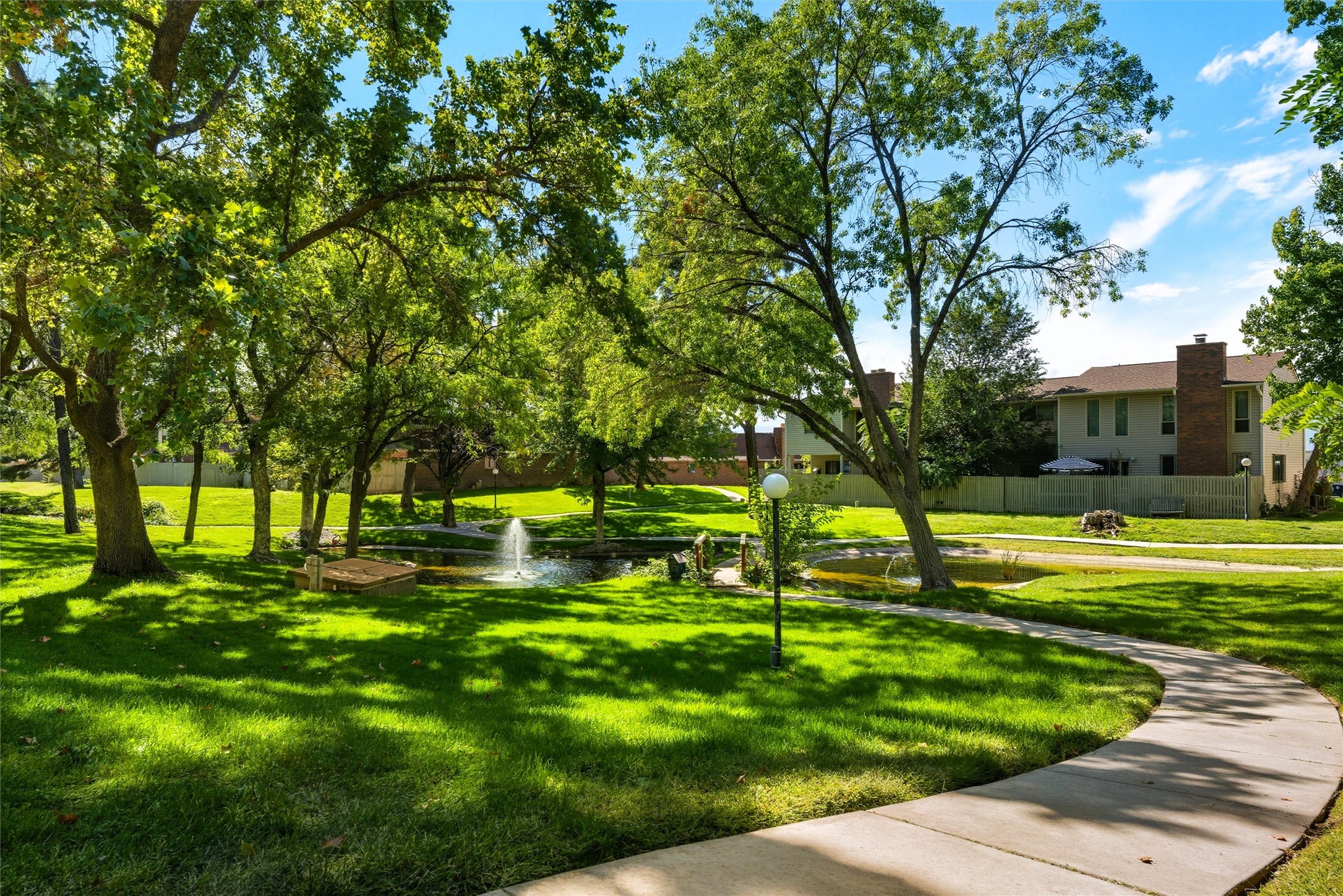 32 Lakeshore Drive NE