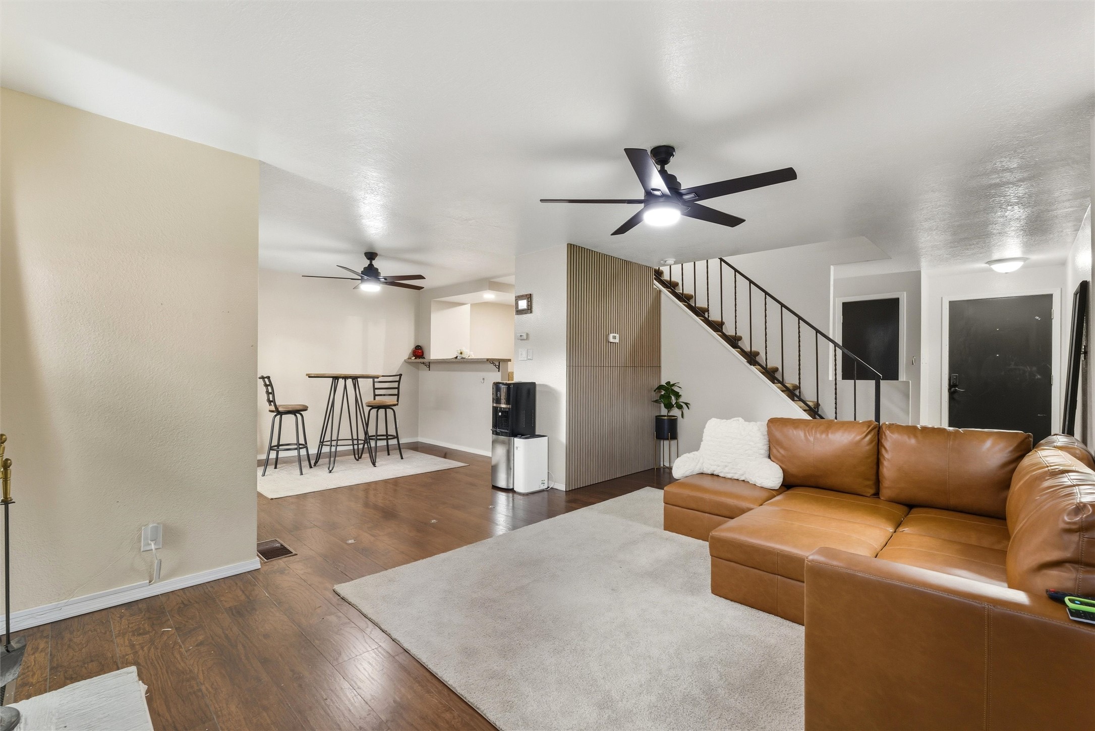 32 Lakeshore Drive NE