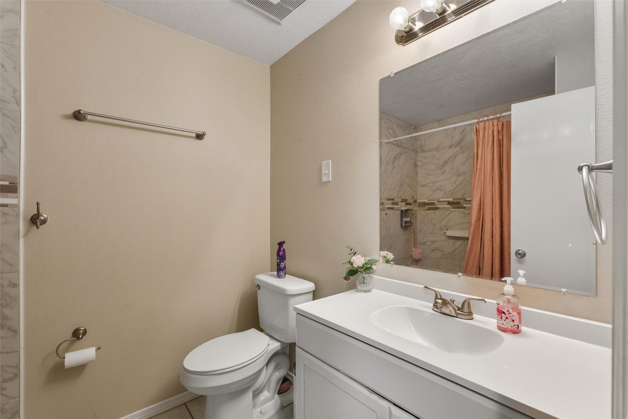 32 Lakeshore Drive NE