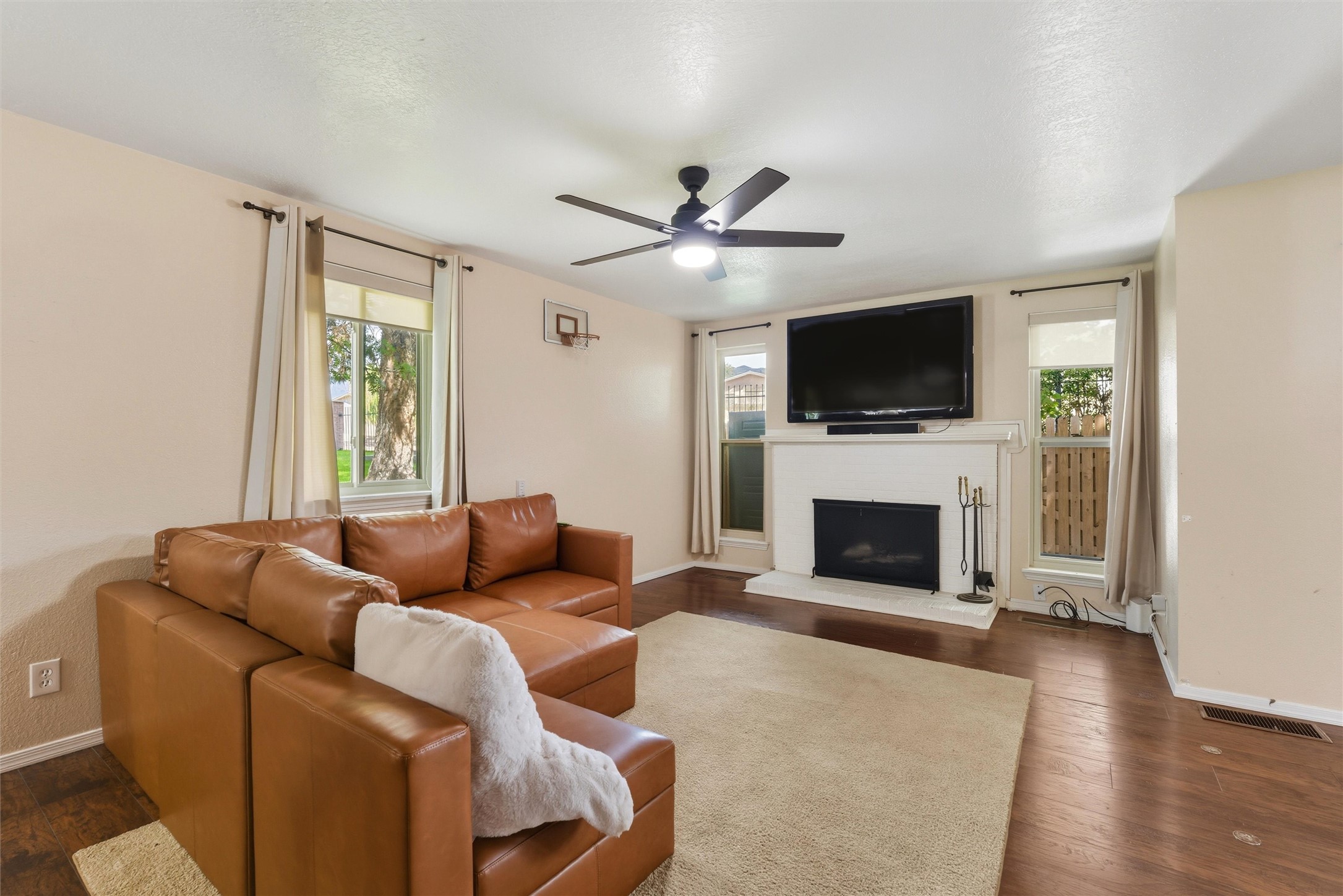 32 Lakeshore Drive NE