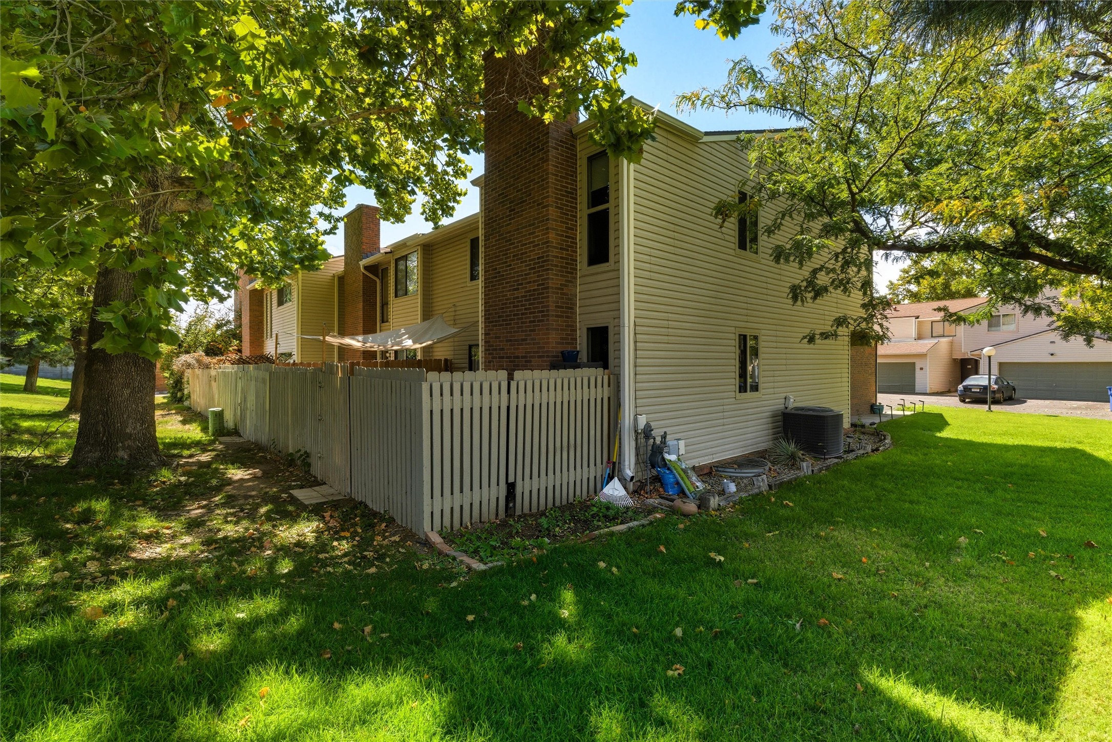 32 Lakeshore Drive NE