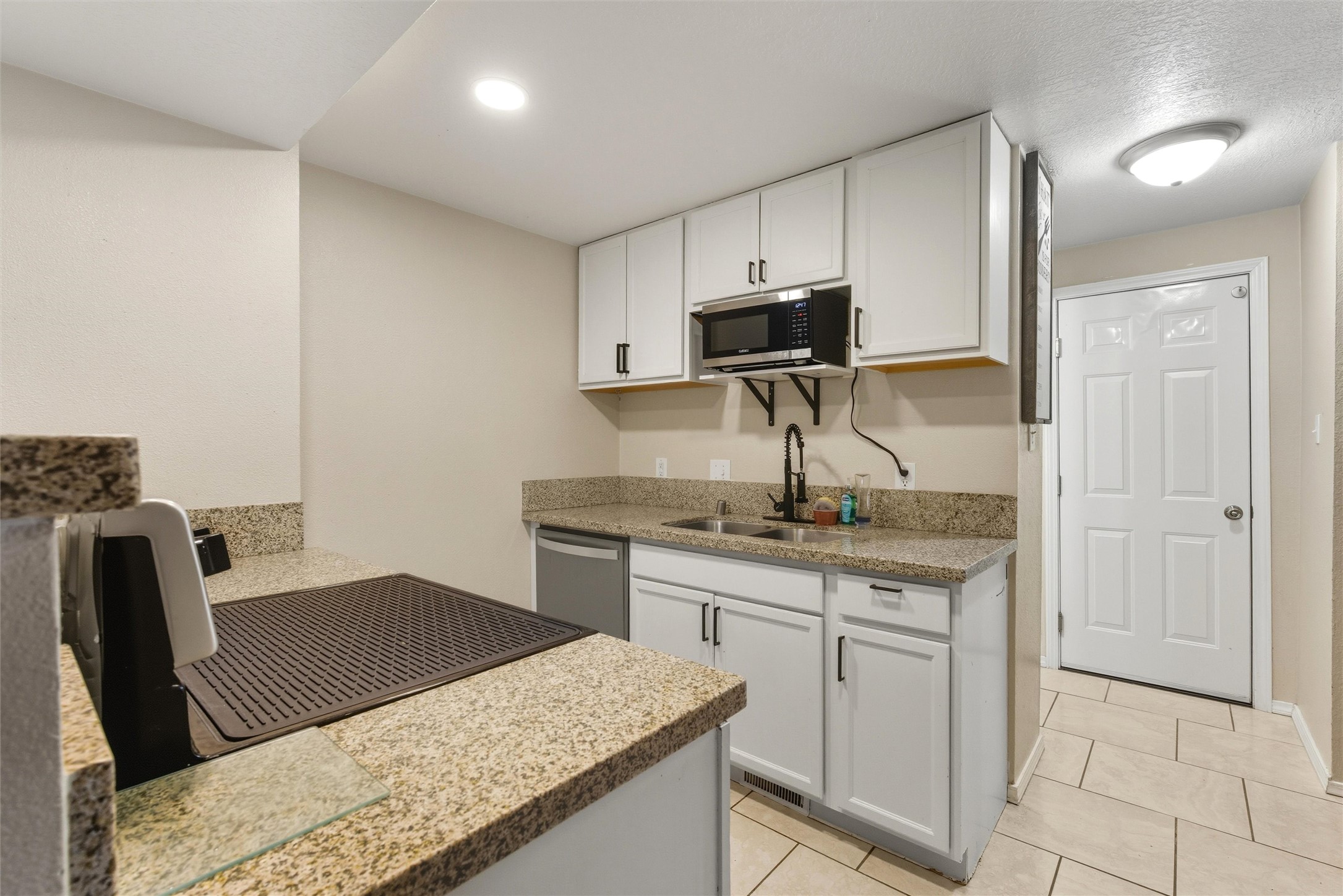 32 Lakeshore Drive NE