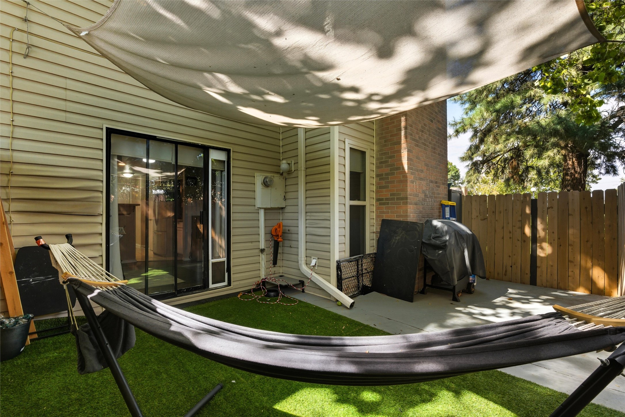 32 Lakeshore Drive NE