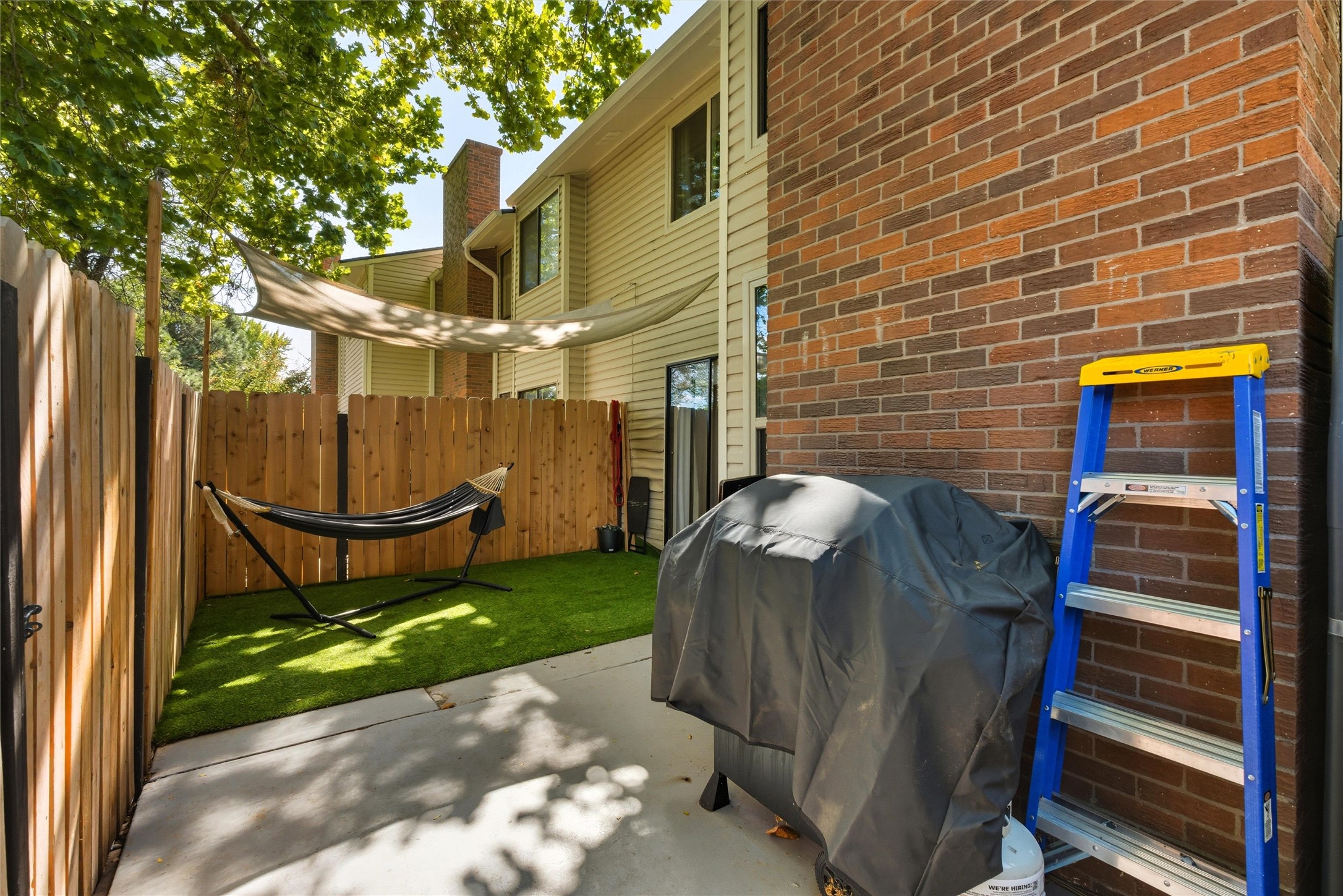 32 Lakeshore Drive NE