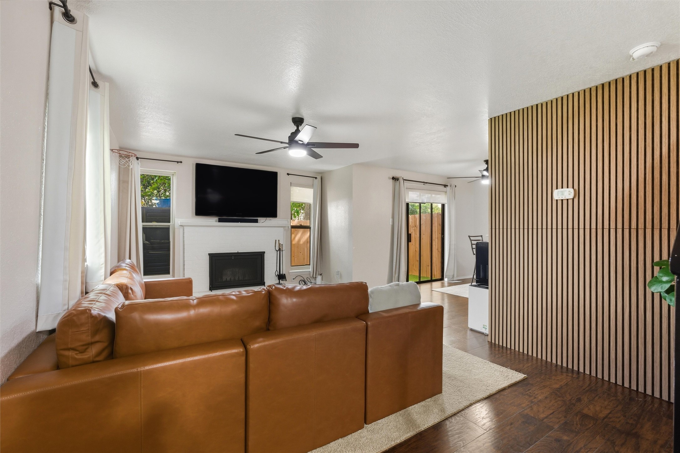 32 Lakeshore Drive NE