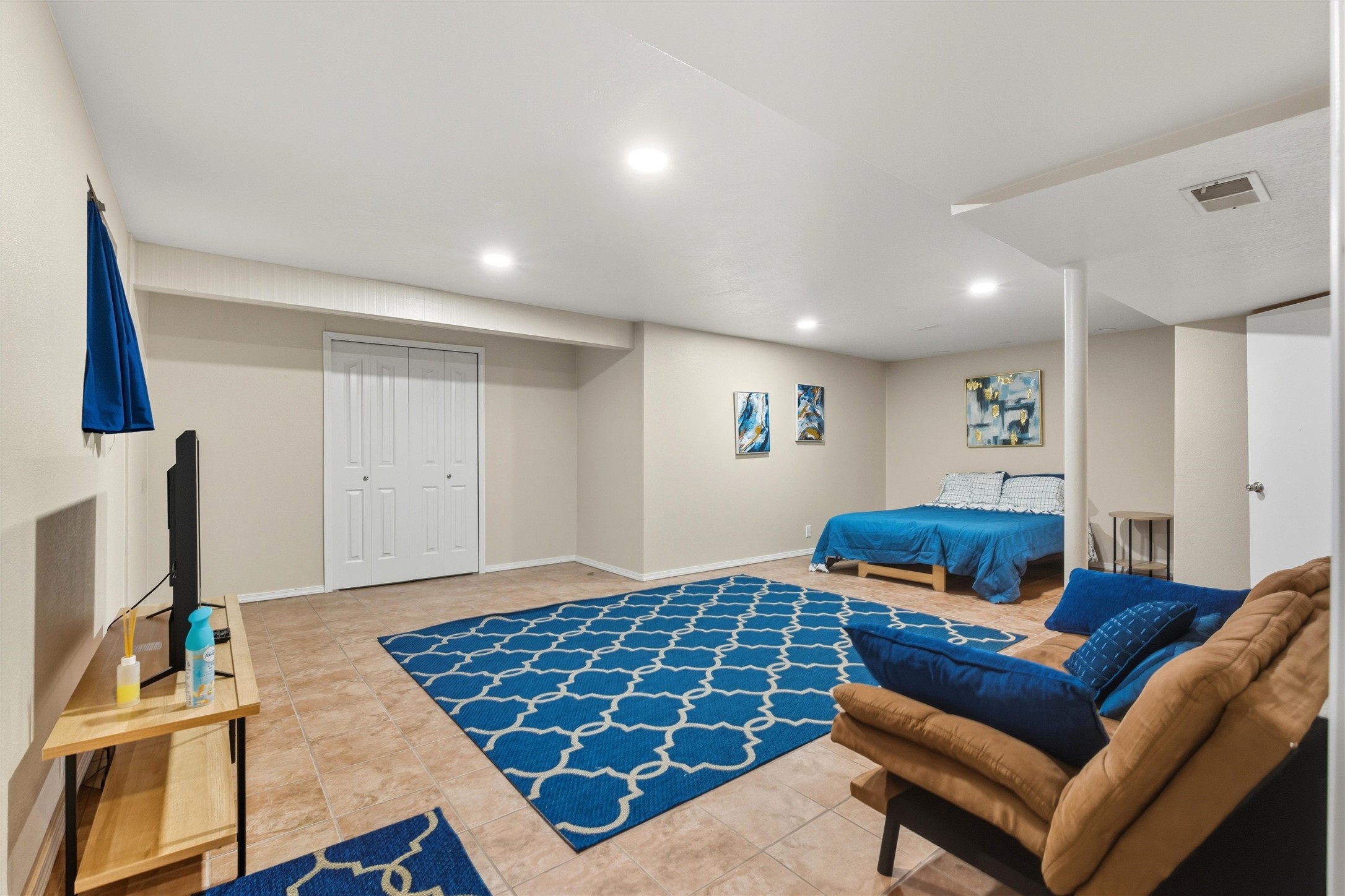 32 Lakeshore Drive NE