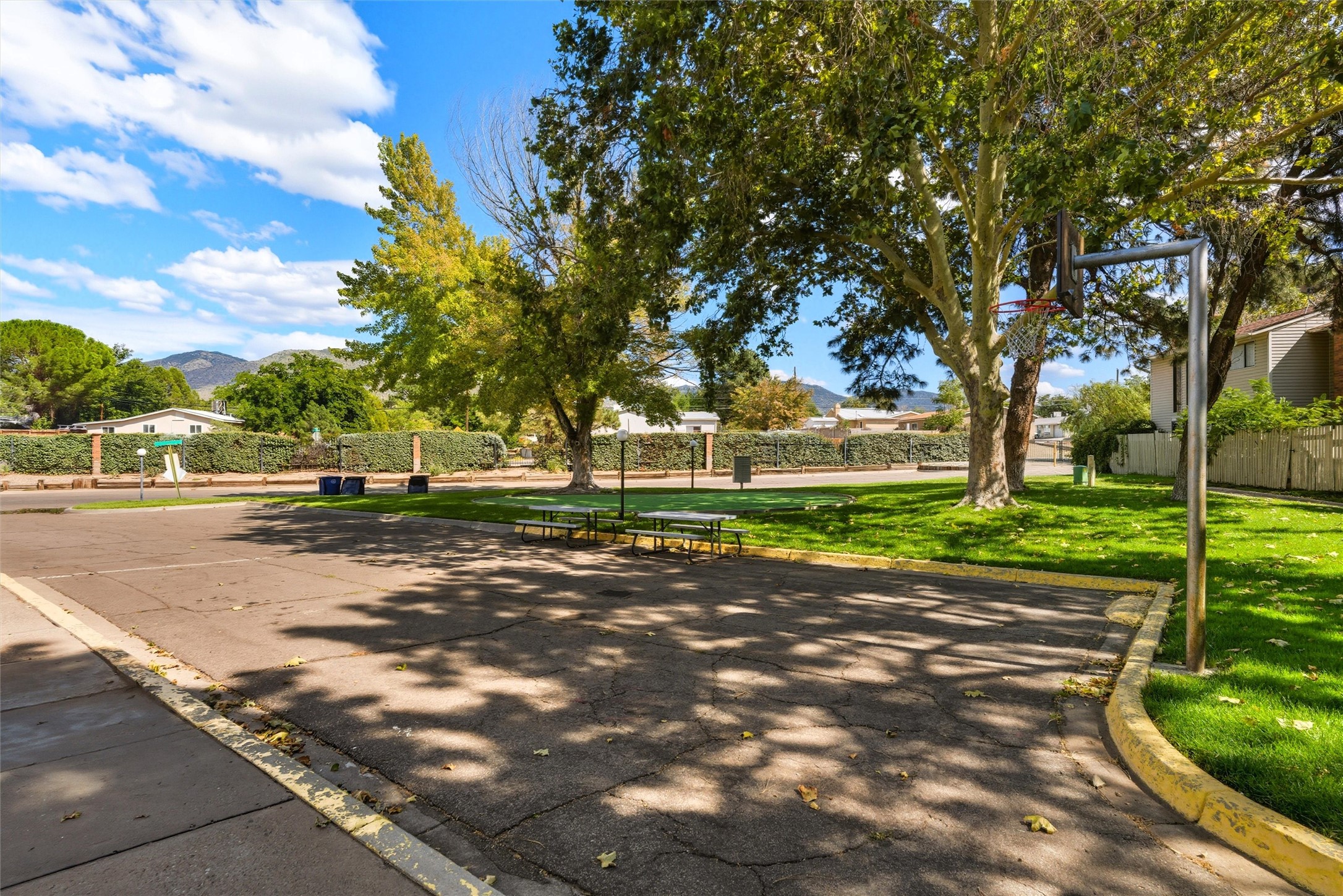32 Lakeshore Drive NE